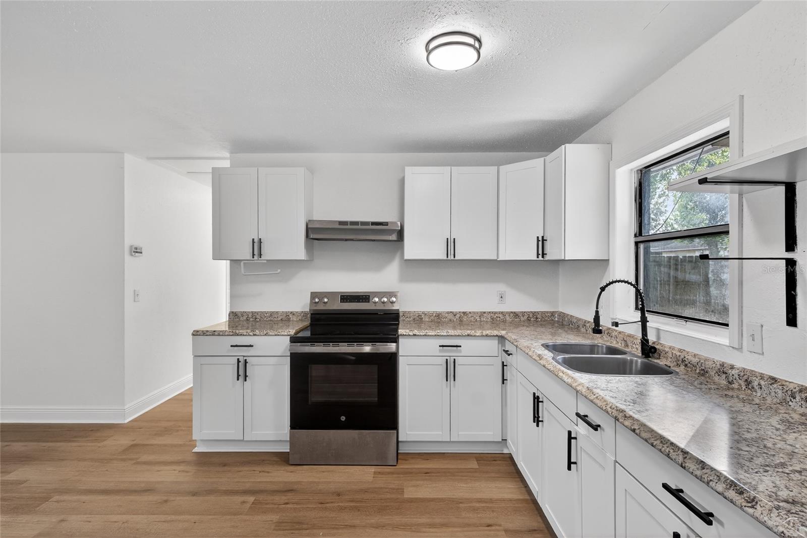 Image 14 of 33 For 4340 Rosehill Avenue