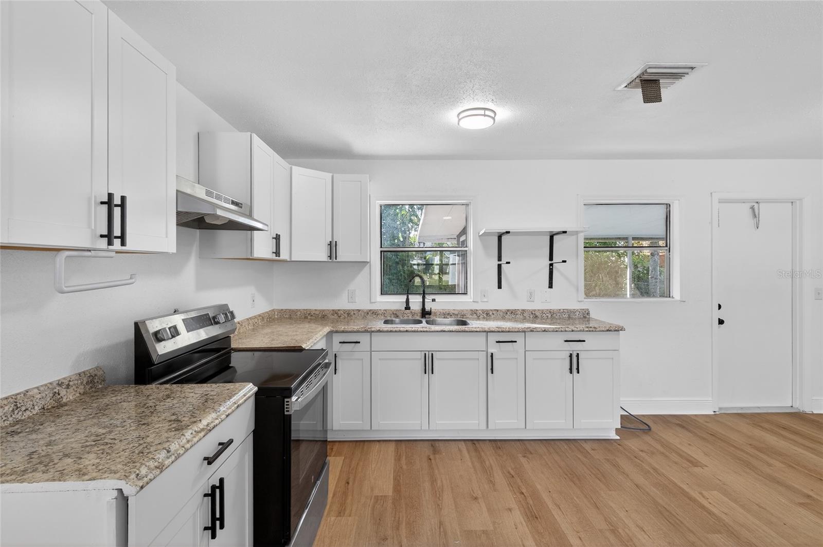 Image 16 of 33 For 4340 Rosehill Avenue