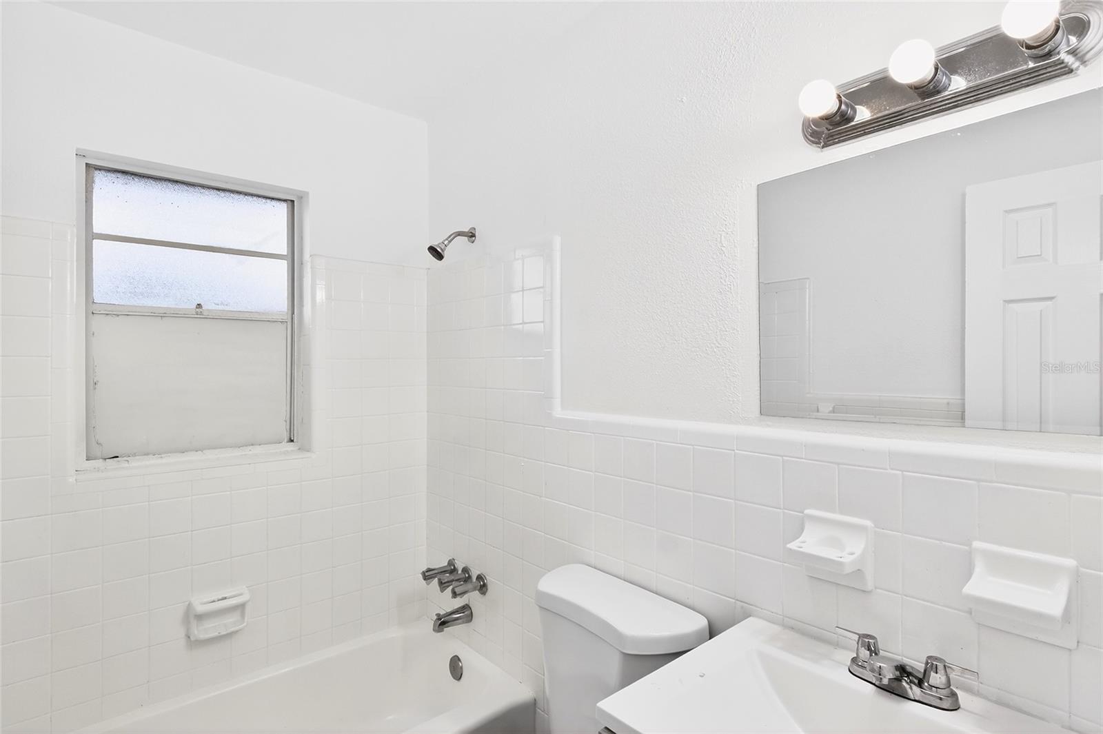 Image 23 of 33 For 4340 Rosehill Avenue