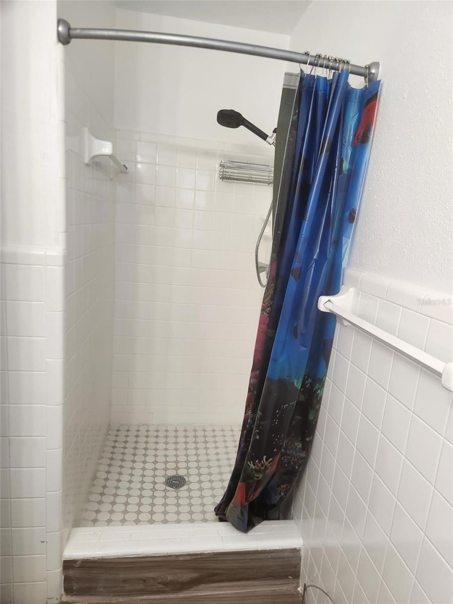 Image 6 of 8 For 4340 Rosehill Avenue