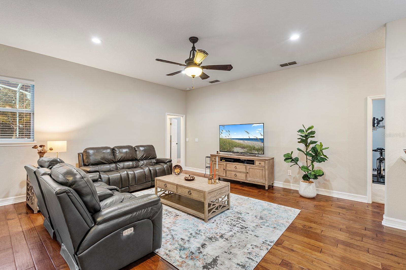 Image 11 of 52 For 5713 Oak Lake Trail