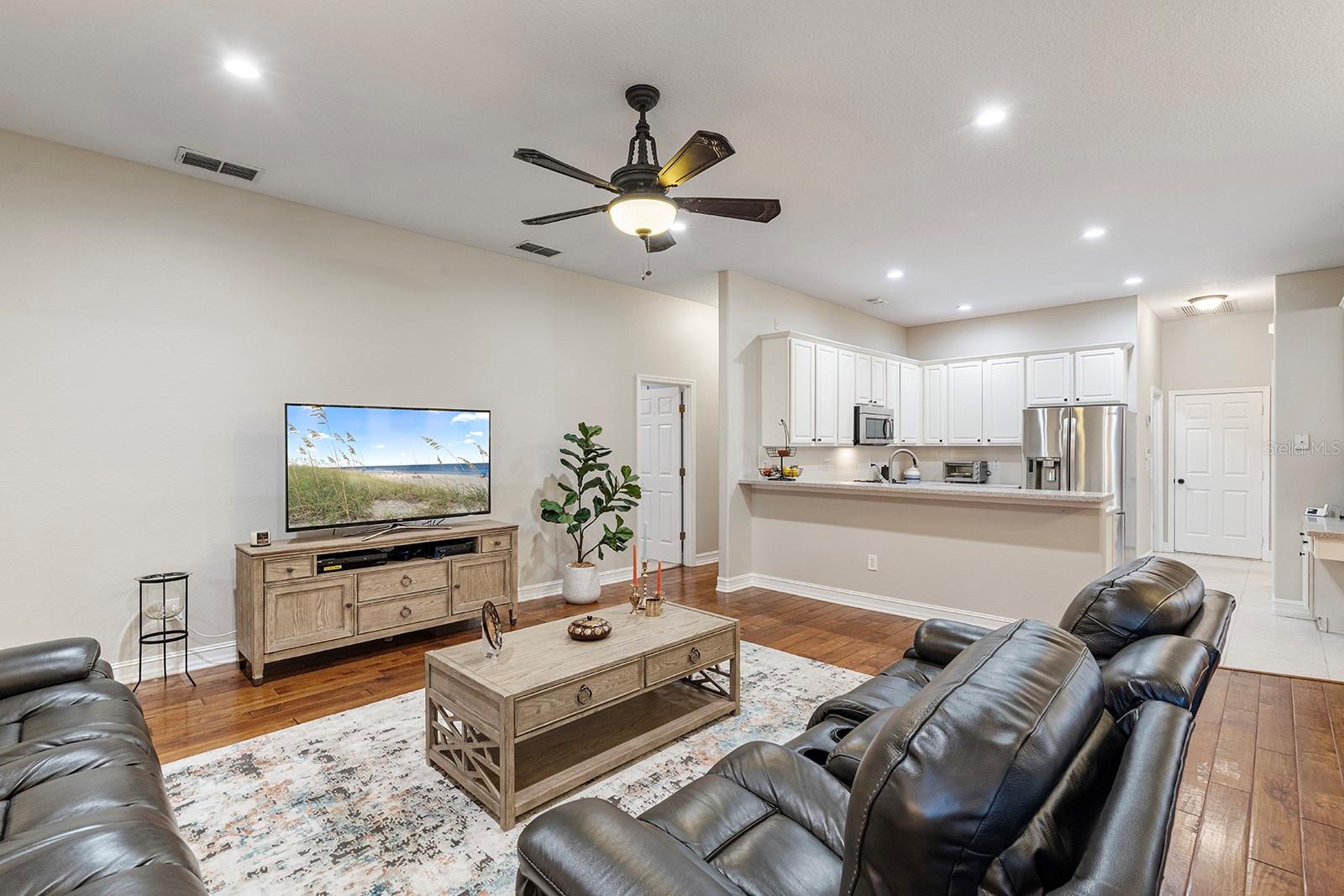 Image 14 of 52 For 5713 Oak Lake Trail