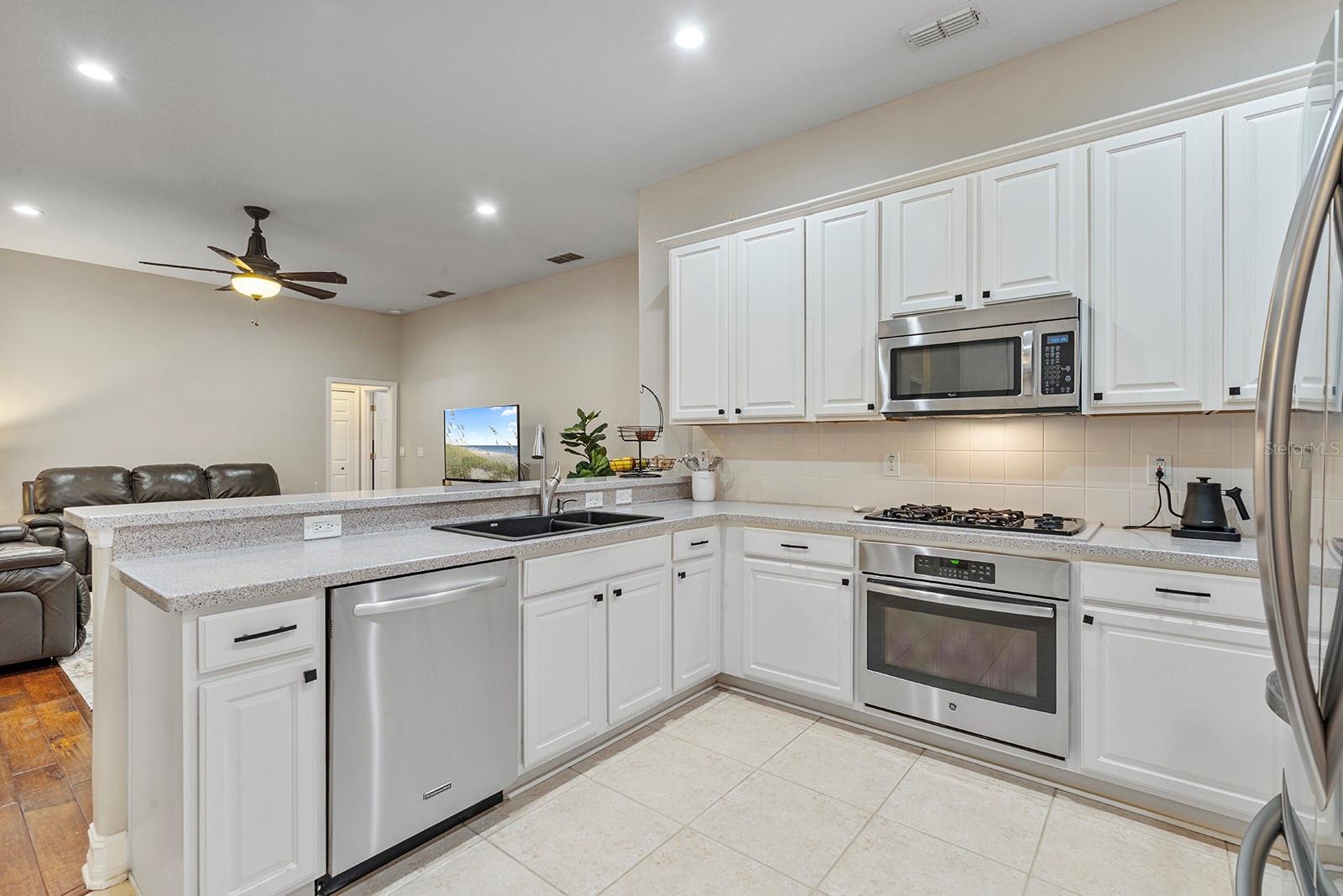 Image 16 of 52 For 5713 Oak Lake Trail