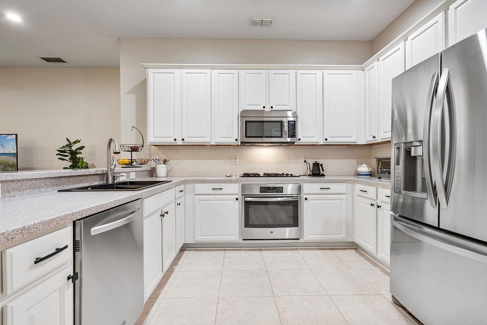 Image 17 of 52 For 5713 Oak Lake Trail