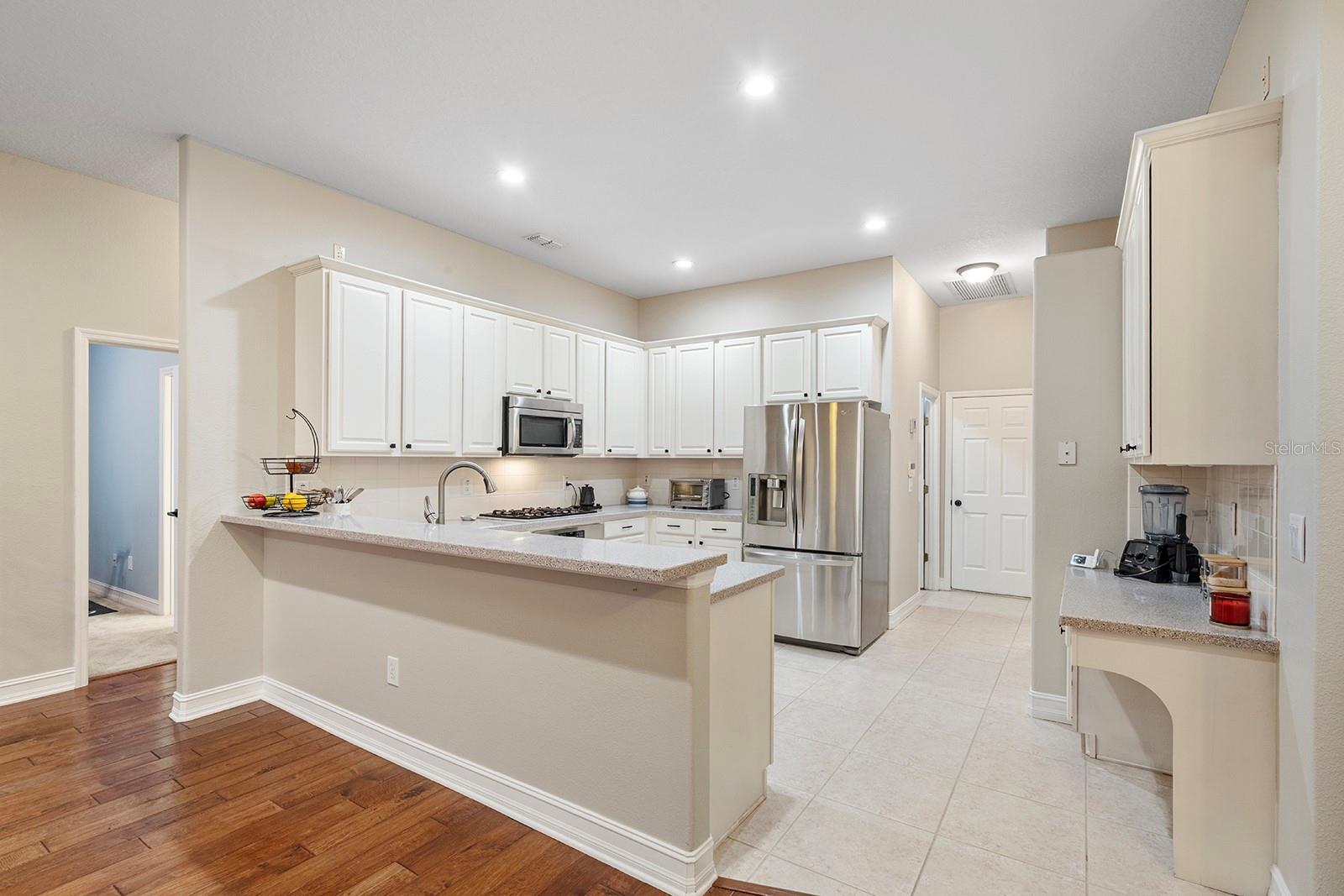 Image 18 of 52 For 5713 Oak Lake Trail