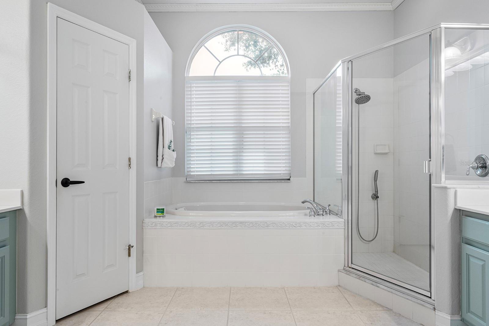 Image 23 of 52 For 5713 Oak Lake Trail