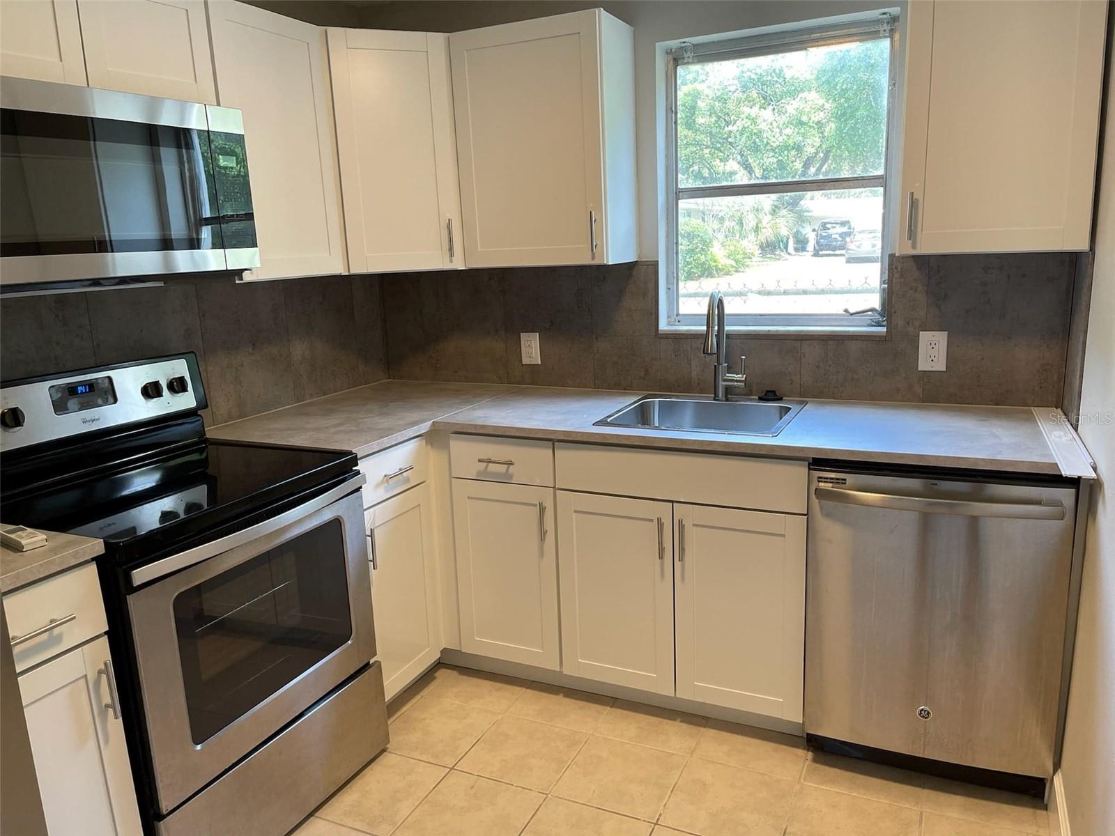 Image 22 of 39 For 3301 Woodlawn Avenue