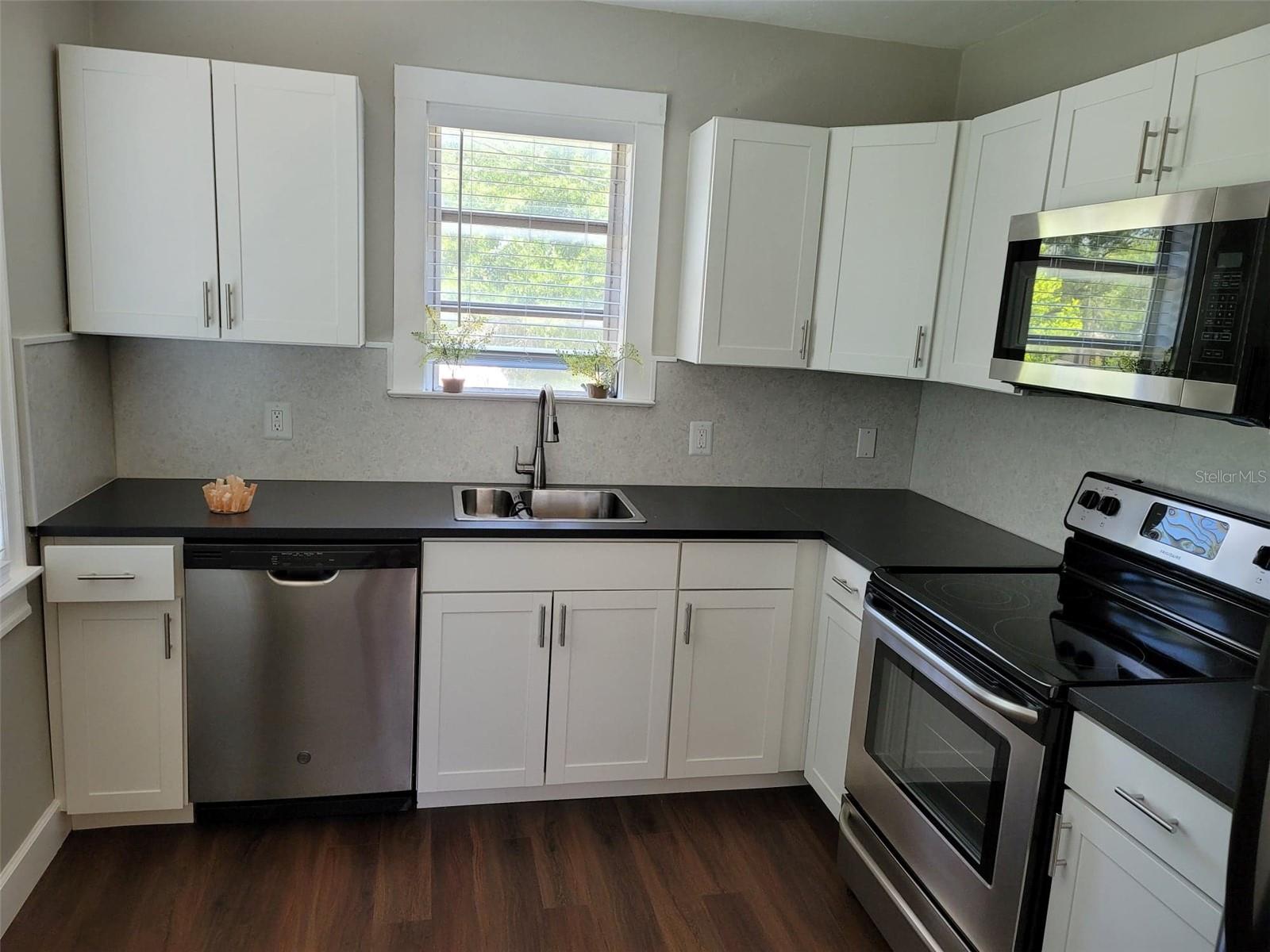 Image 30 of 39 For 3301 Woodlawn Avenue