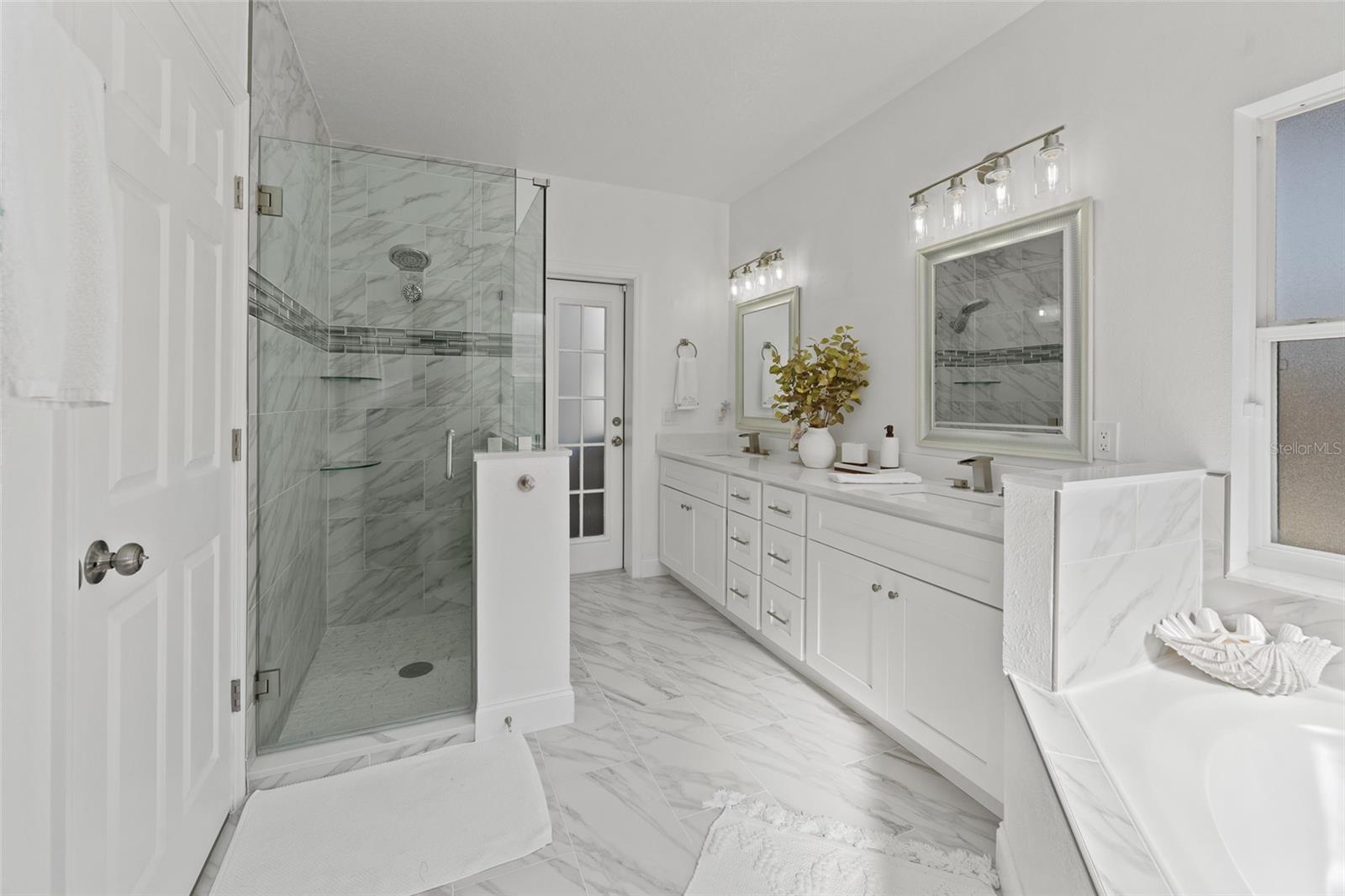 Image 19 of 44 For 8118 Yellow Crane Drive