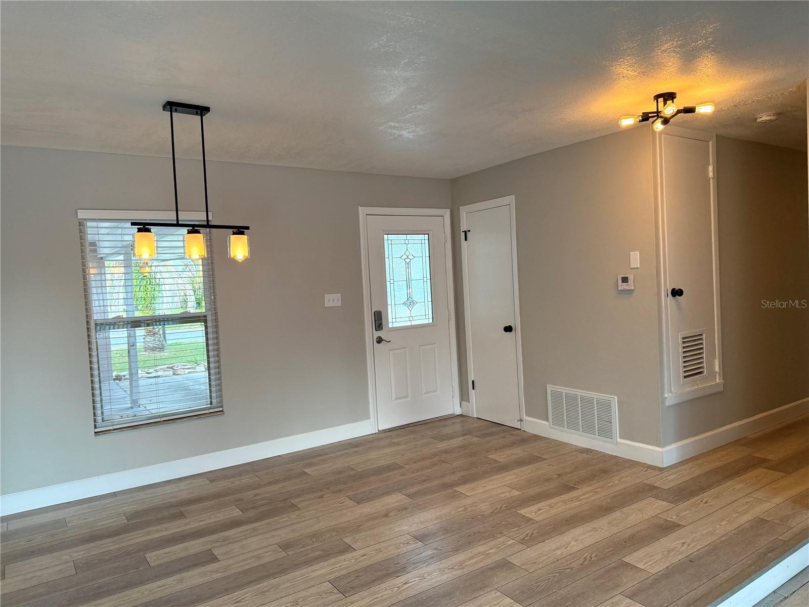 Image 8 of 19 For 376 Imperial Drive