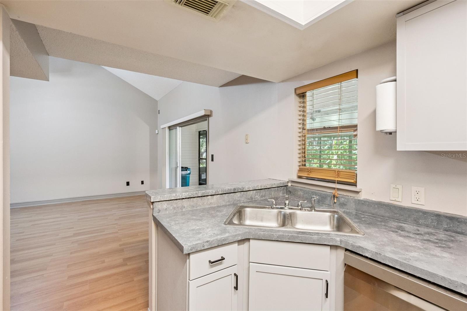 Image 15 of 52 For 4008 Maryland Place