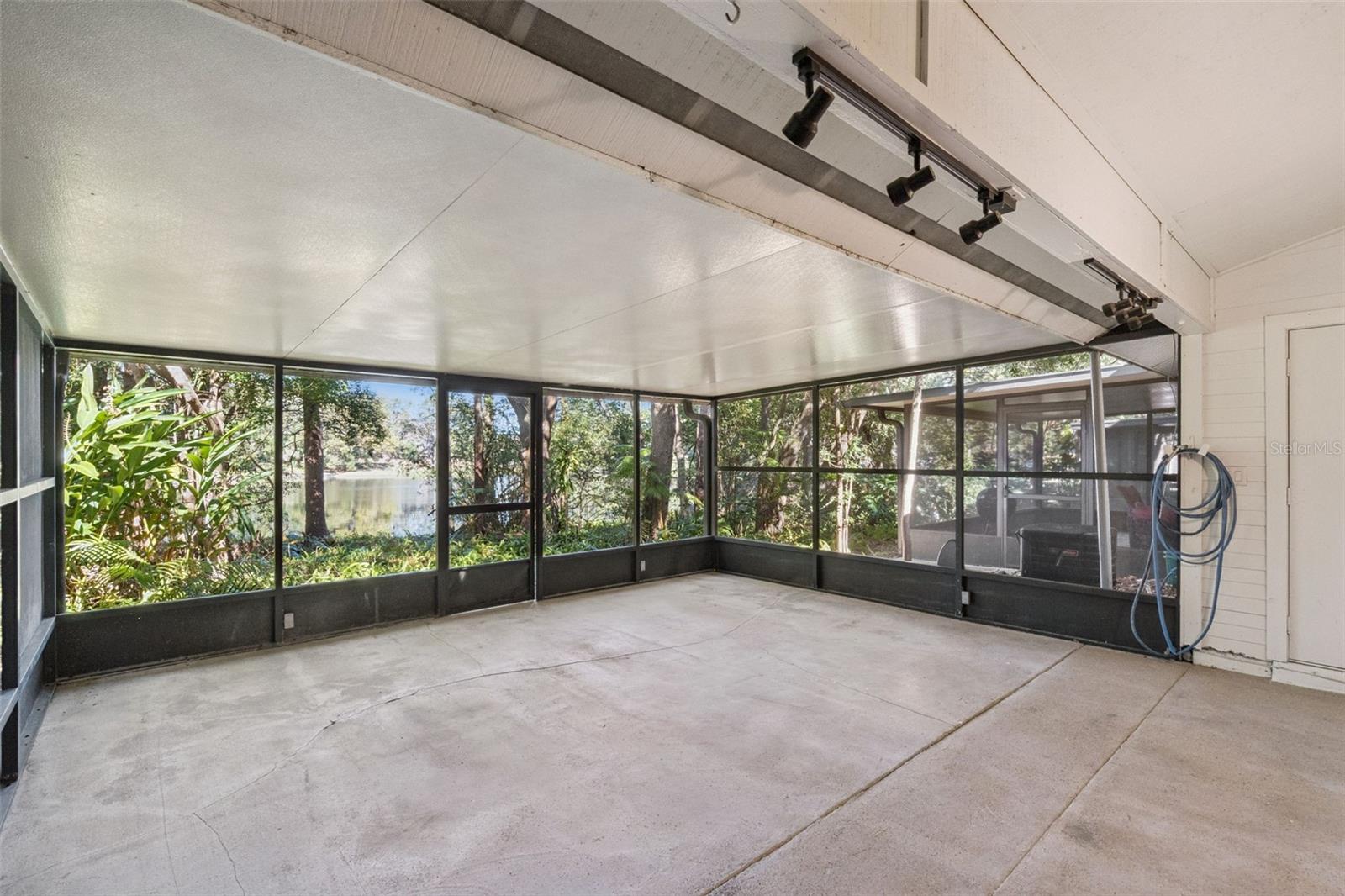 Image 33 of 52 For 4008 Maryland Place