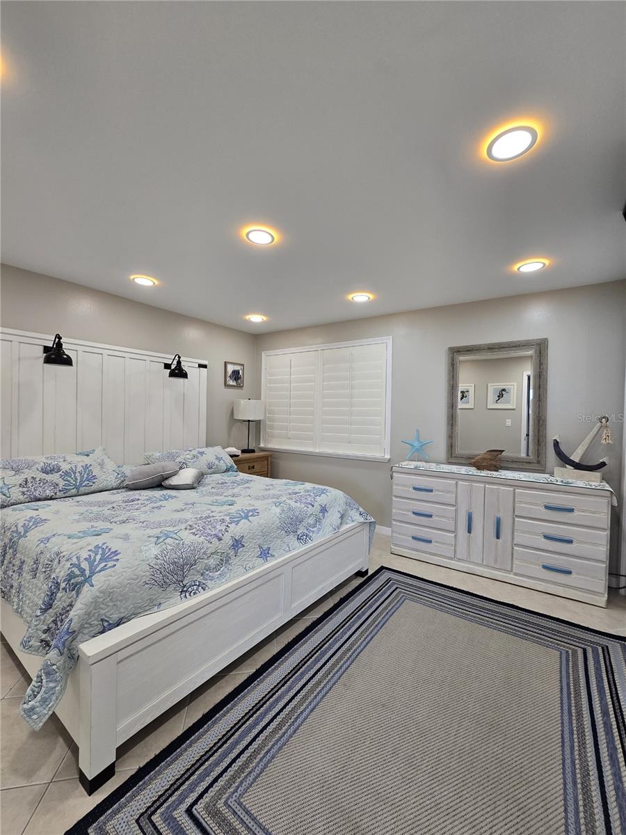 Image 27 of 32 For 935 Ocean Shore Boulevard 3040