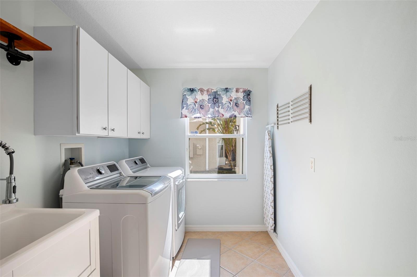 Image 53 of 76 For 9915 Marsh Pointe Drive