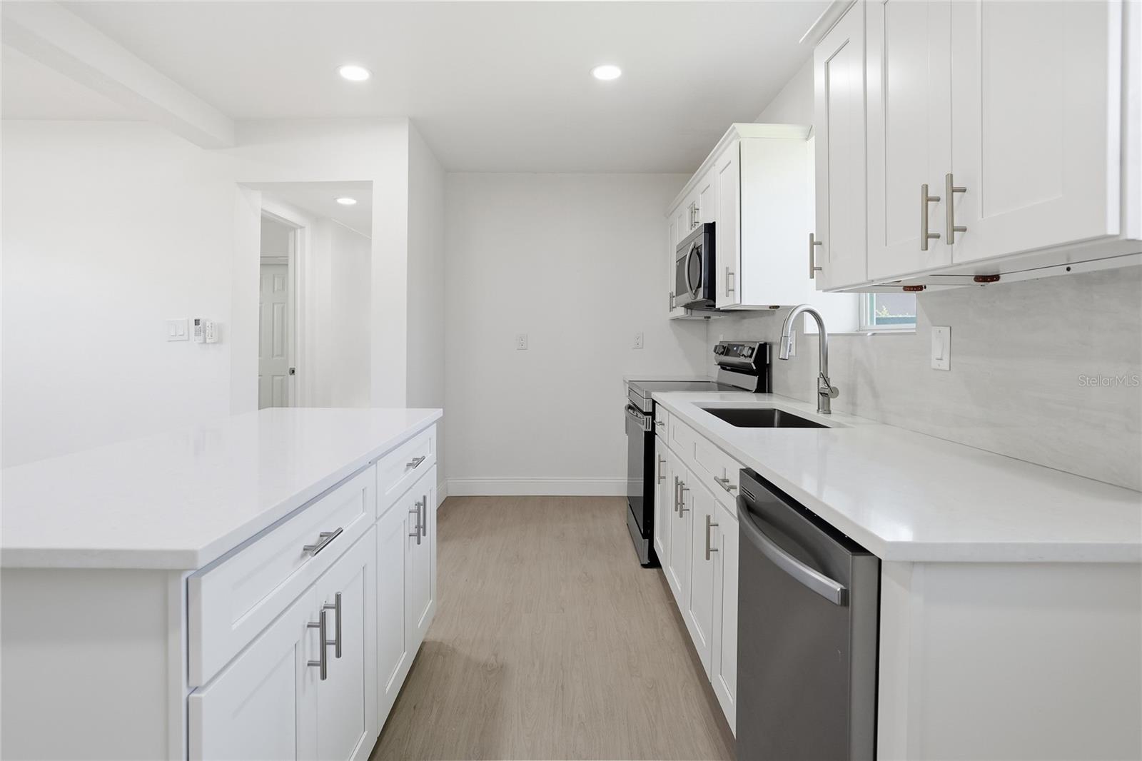 Image 6 of 23 For 526 Engel Drive