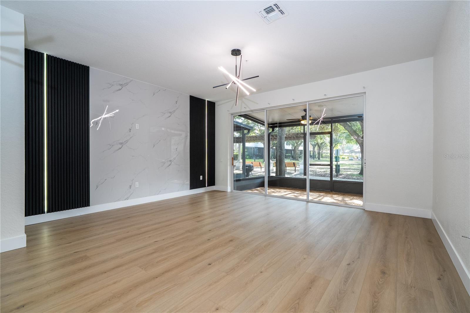 Image 11 of 32 For 7022 Cadiz Boulevard