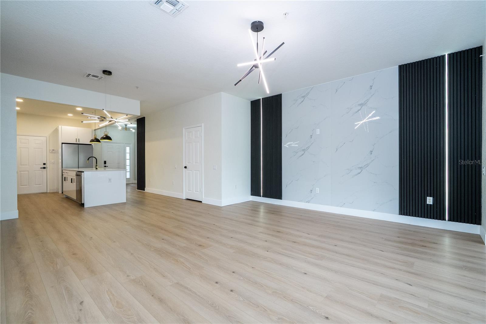 Image 12 of 32 For 7022 Cadiz Boulevard