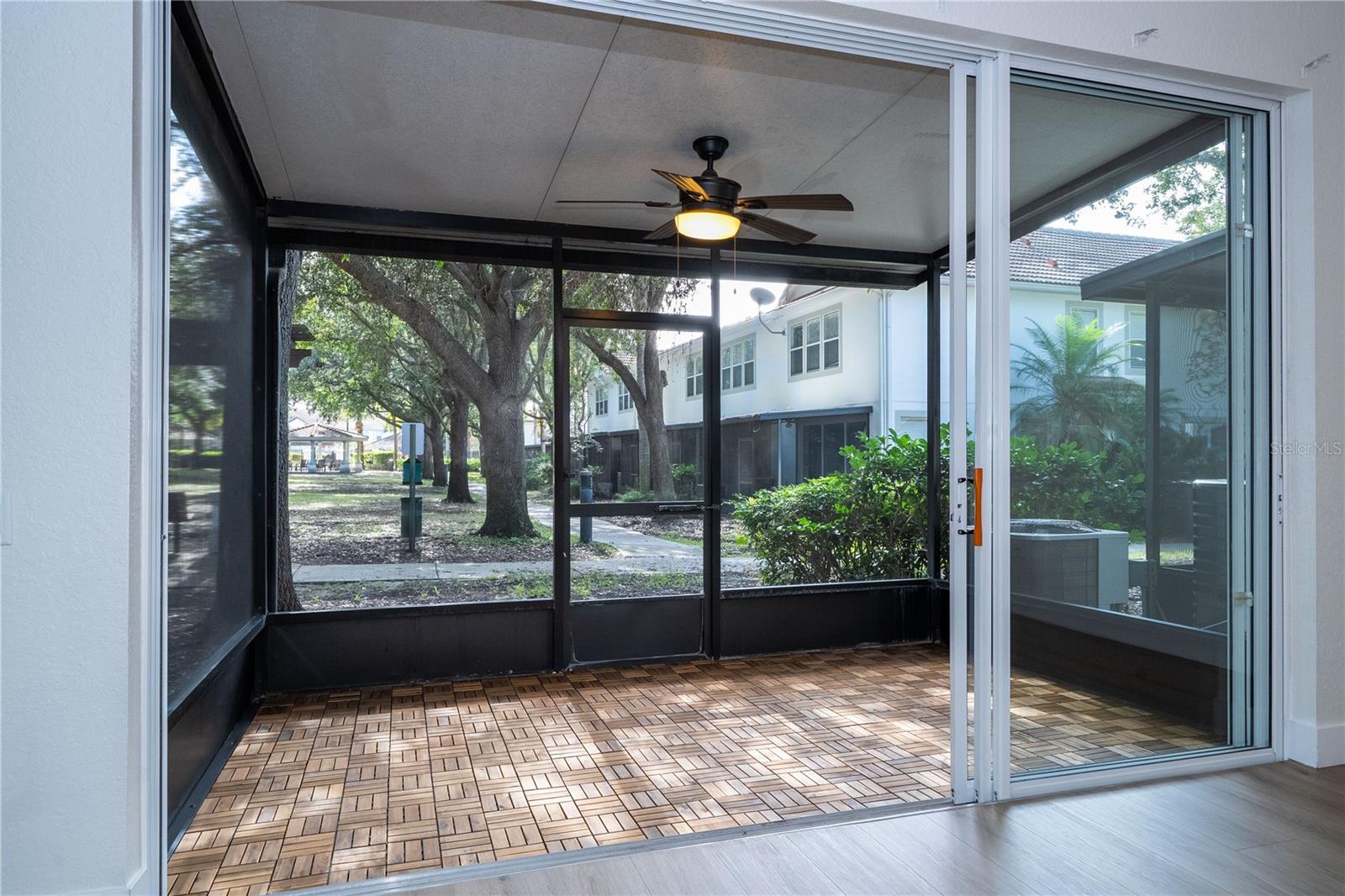 Image 14 of 32 For 7022 Cadiz Boulevard