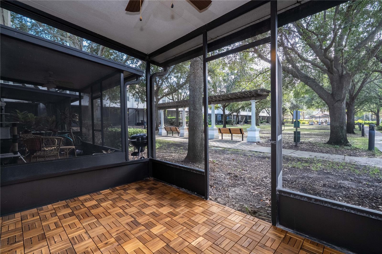 Image 15 of 32 For 7022 Cadiz Boulevard