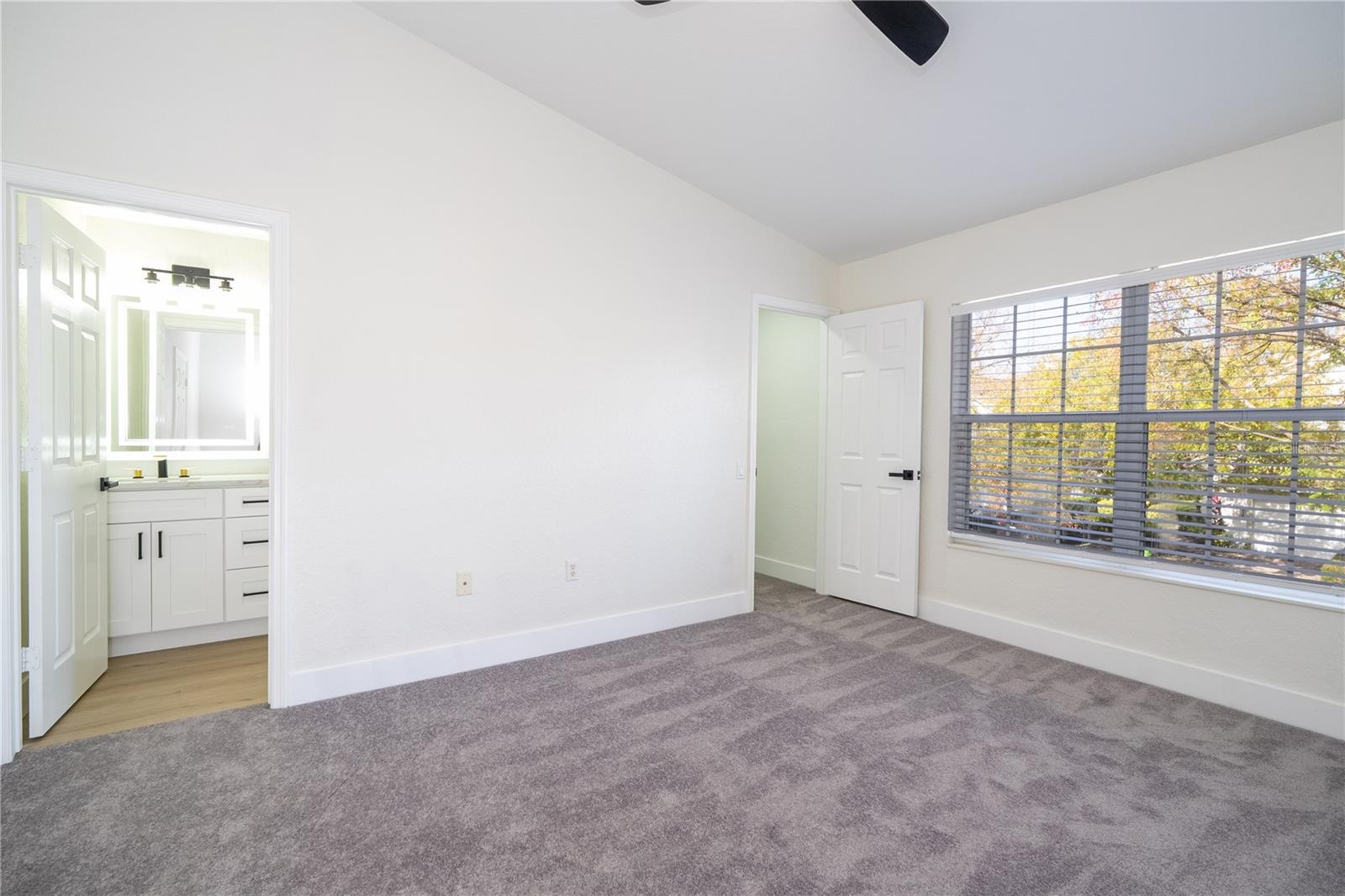 Image 22 of 32 For 7022 Cadiz Boulevard