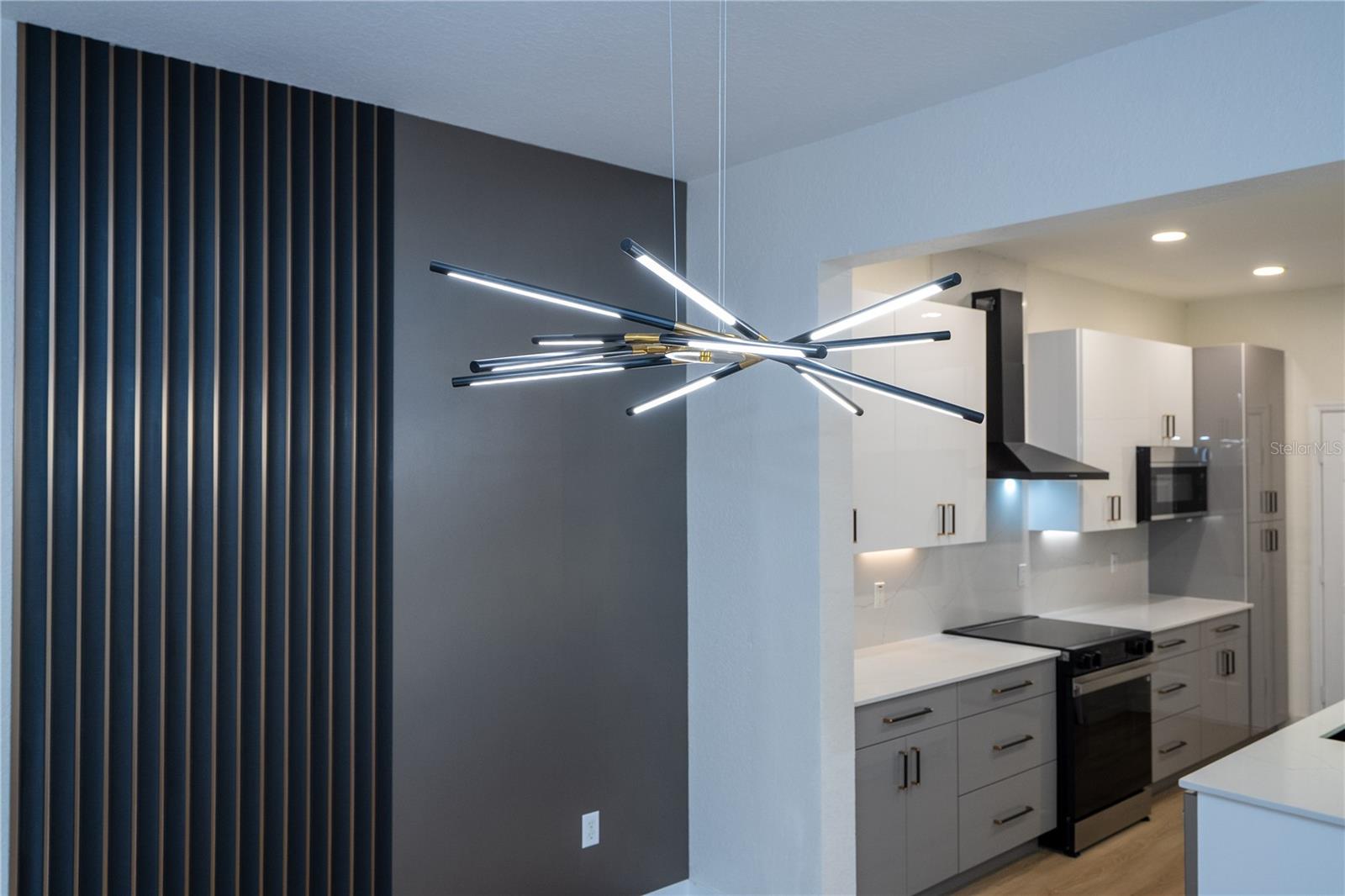 Image 9 of 32 For 7022 Cadiz Boulevard