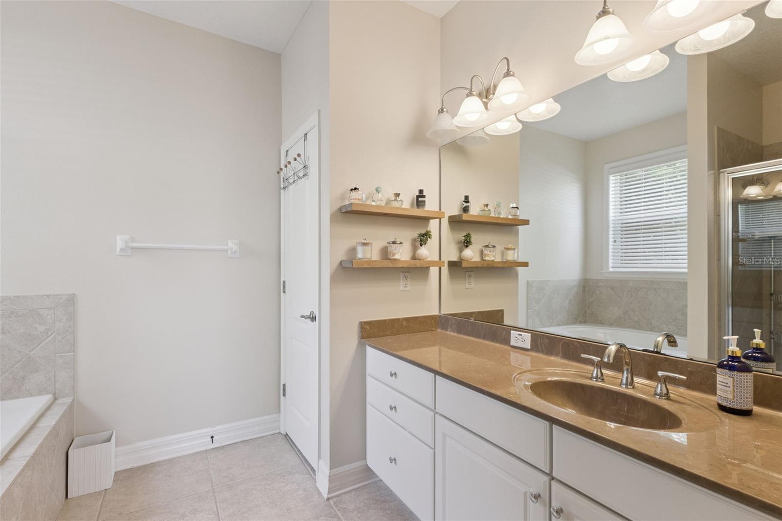 Image 21 of 45 For 287 Fallen Oak Court