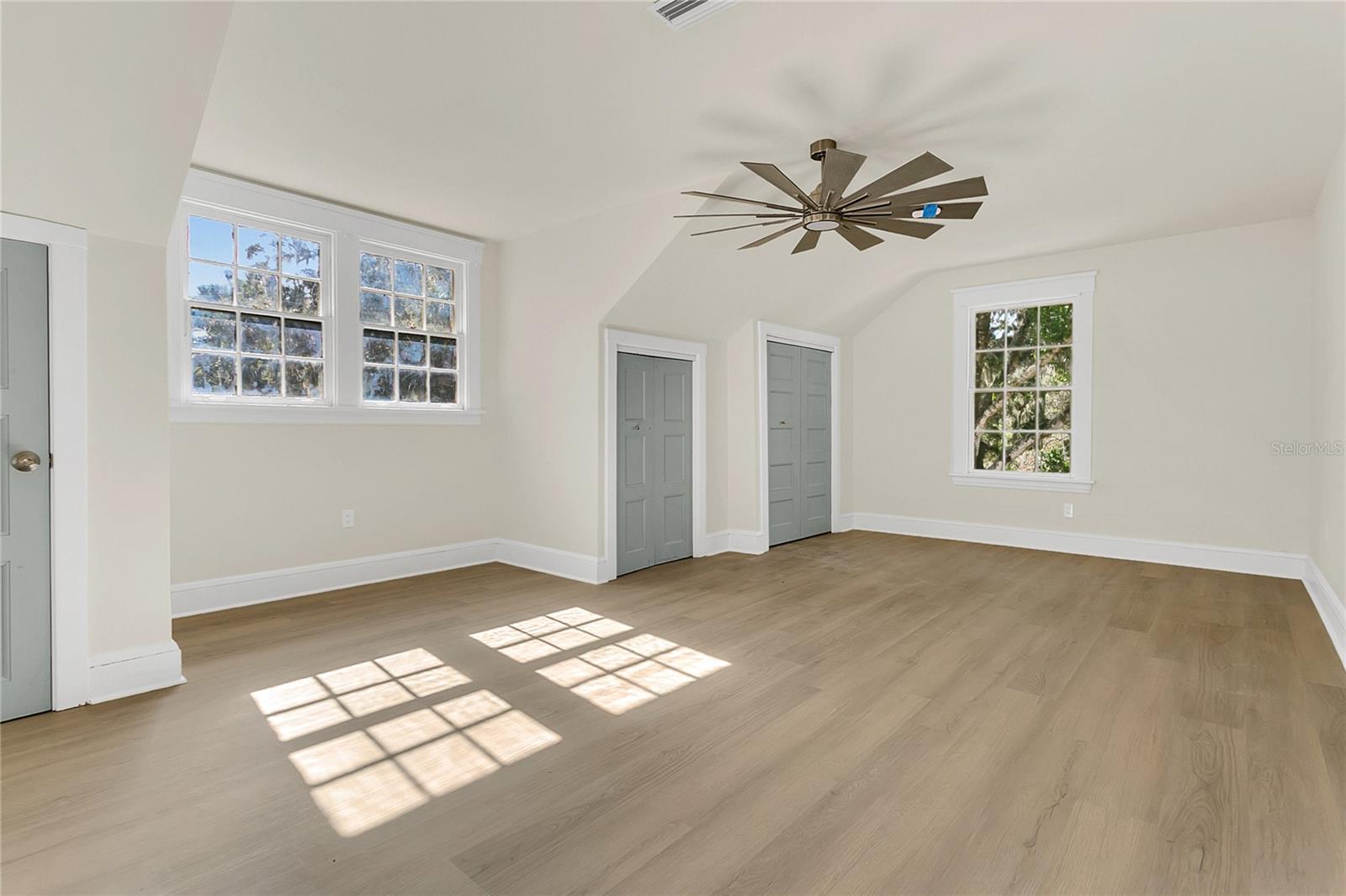 Image 14 of 26 For 226 Elliott Avenue