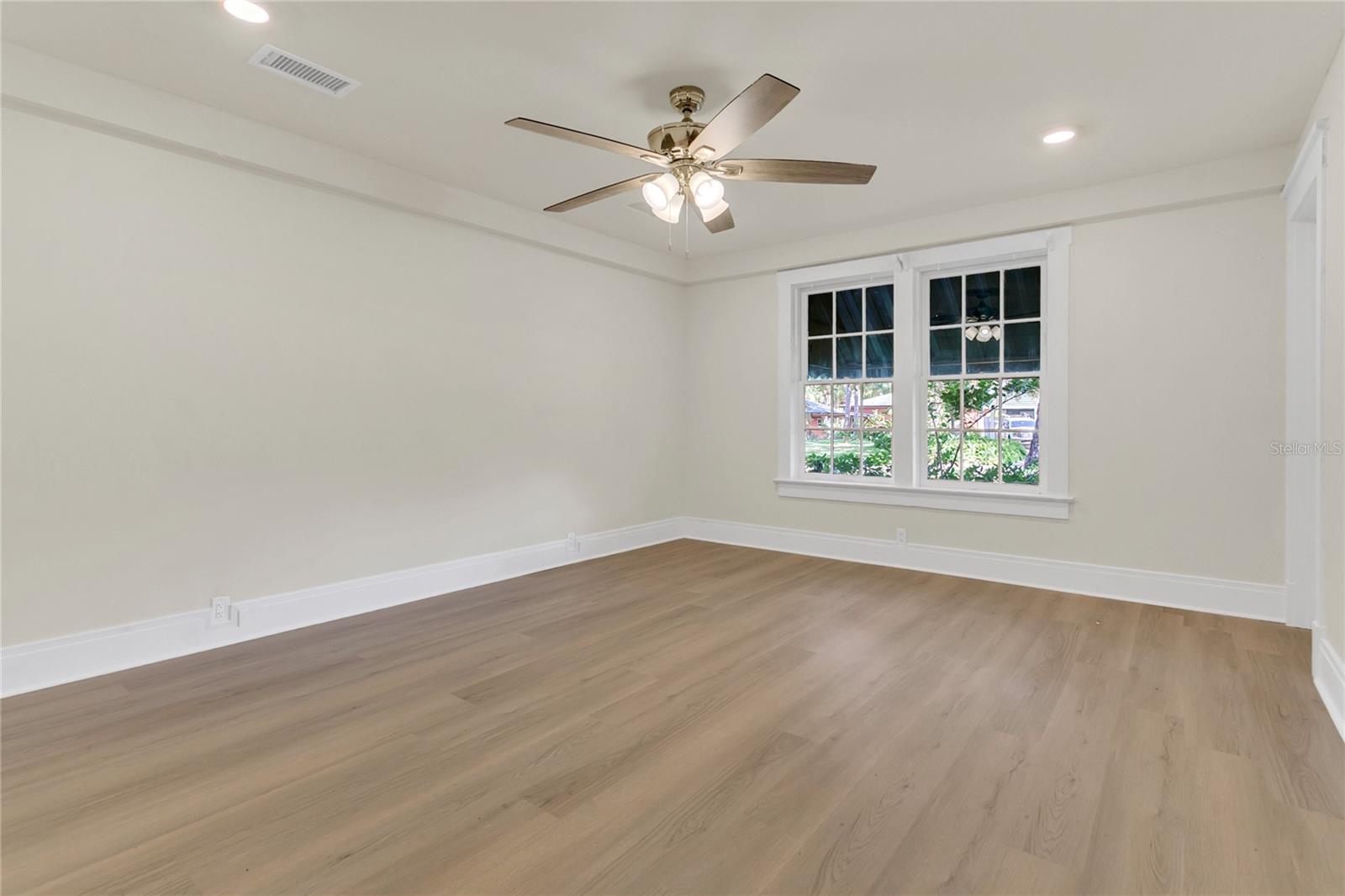 Image 17 of 26 For 226 Elliott Avenue