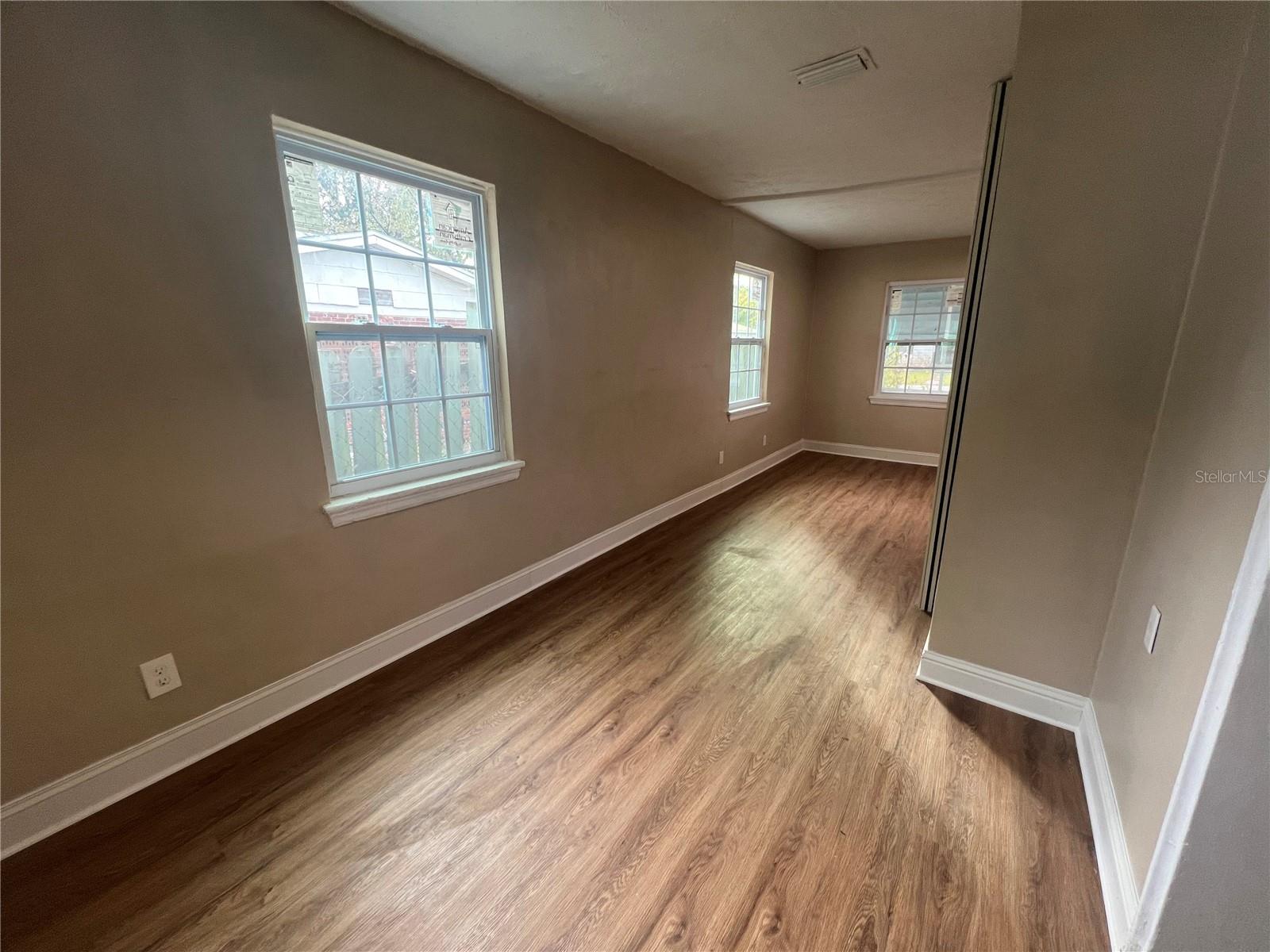 Image 4 of 13 For 3539 Kingston Street