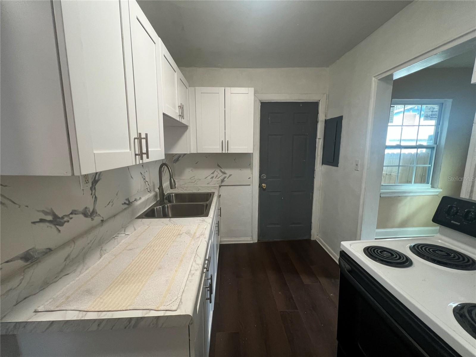 Image 5 of 13 For 3539 Kingston Street