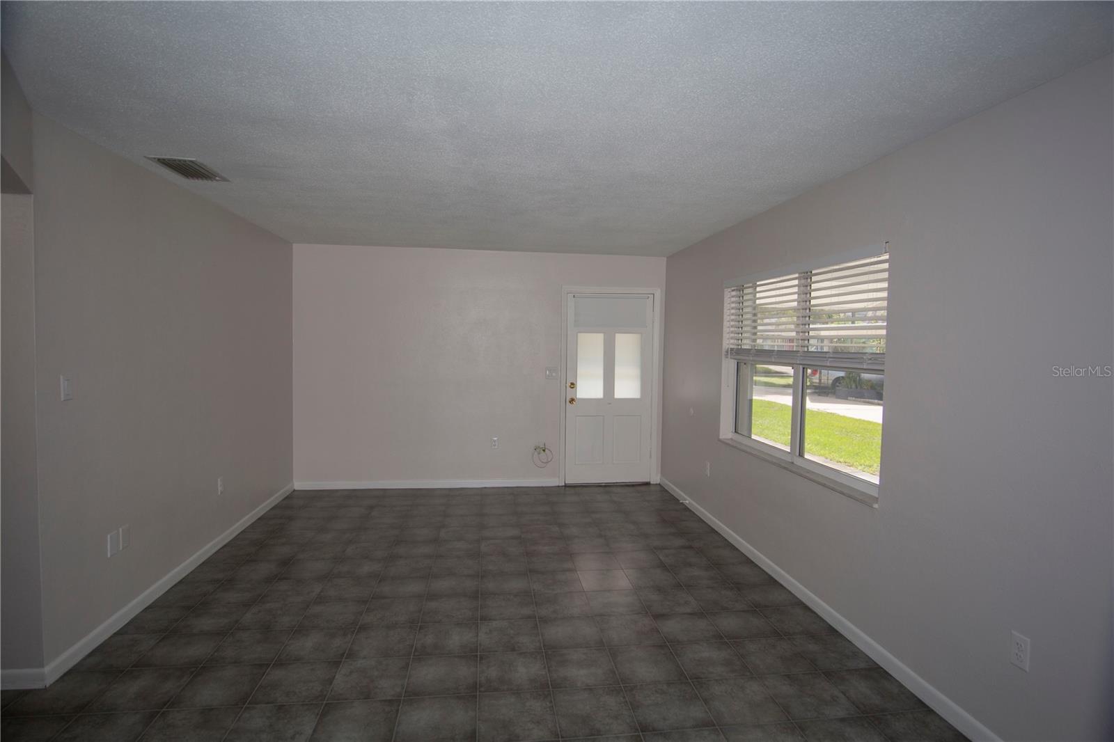 Image 6 of 14 For 832 Hyer Avenue