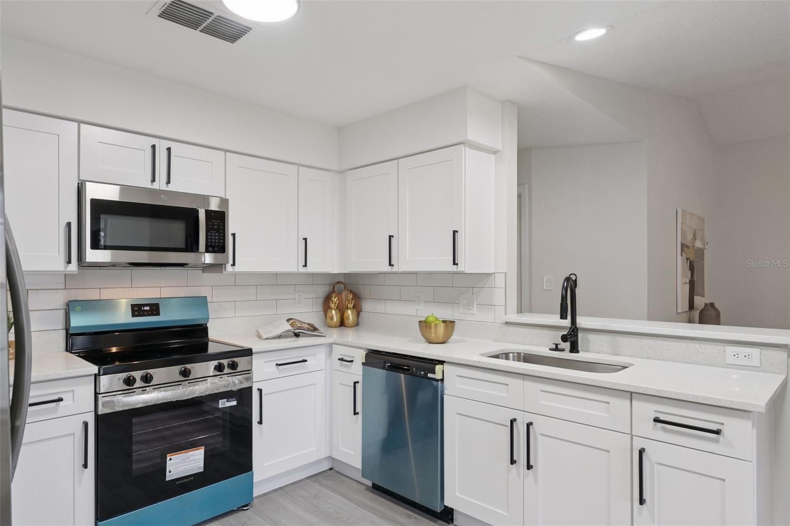 Image 10 of 22 For 7366 Rush Court