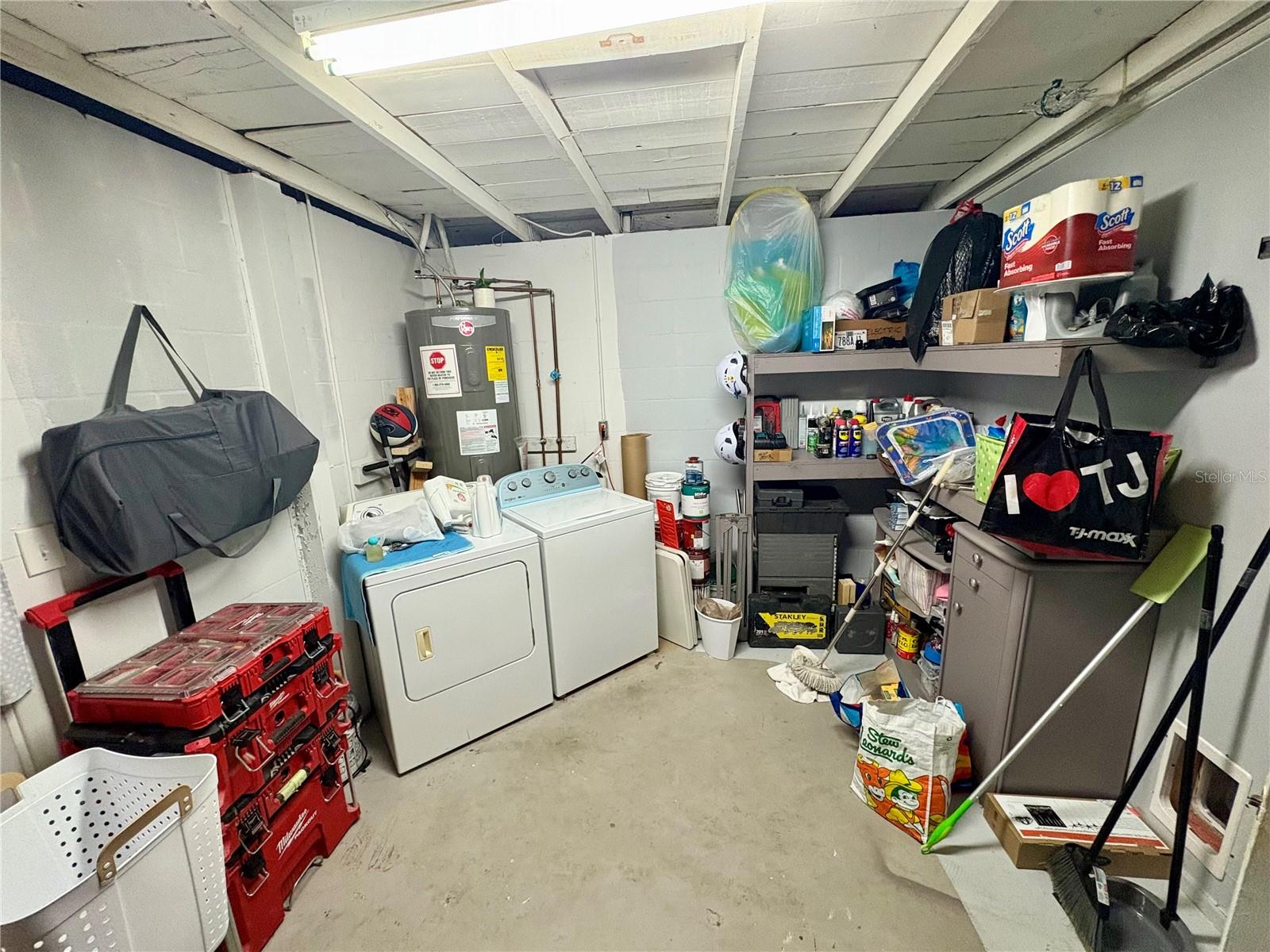 Listing photo id 11 for 8501 Paxton Drive