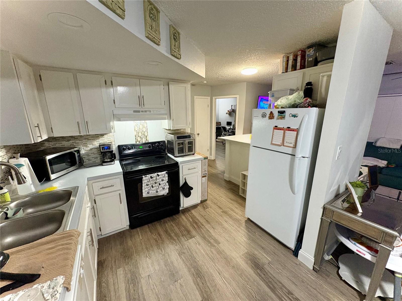 Listing photo id 3 for 8501 Paxton Drive