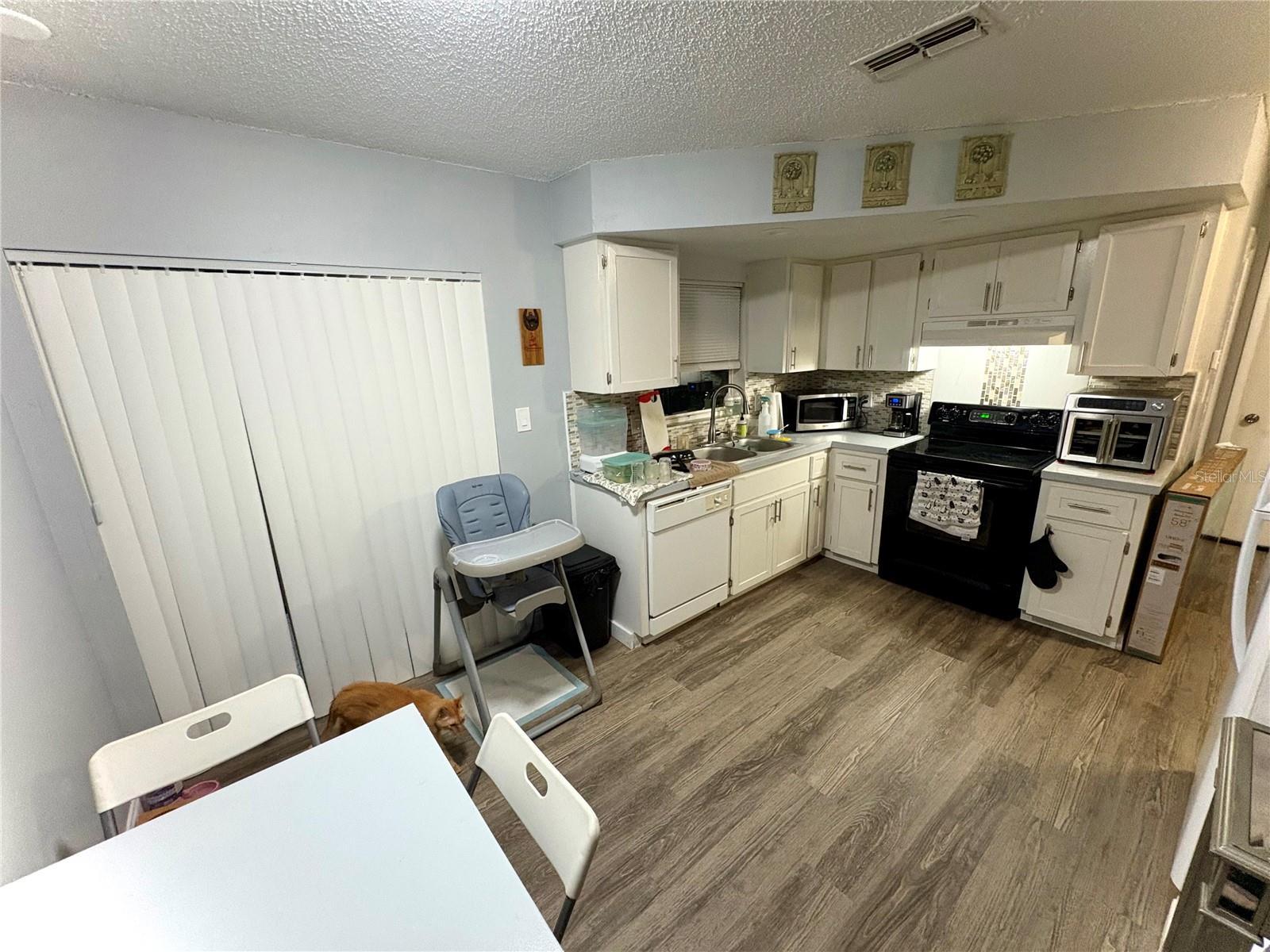 Listing photo id 4 for 8501 Paxton Drive