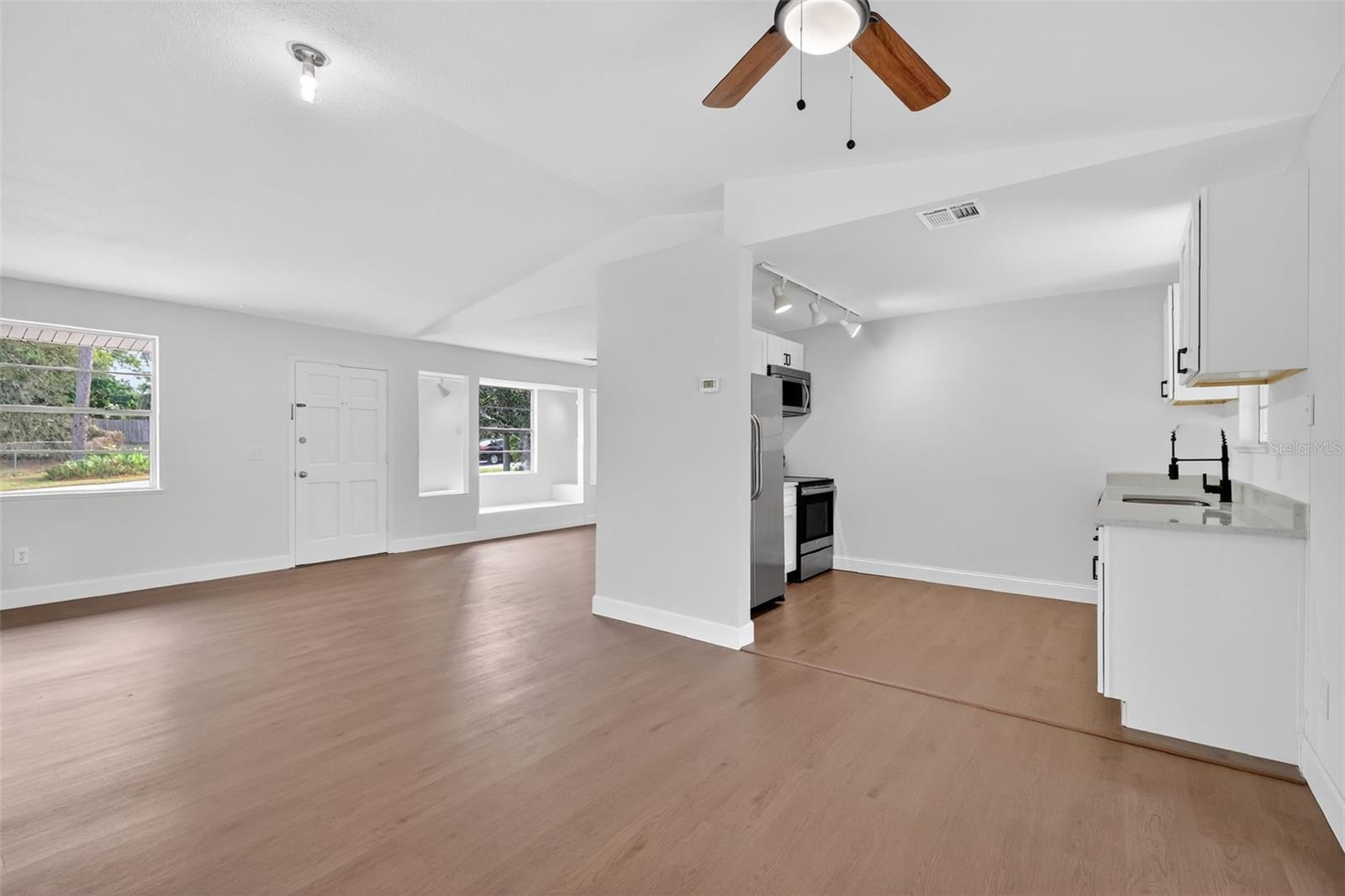 Image 10 of 40 For 2010 Triangle Drive