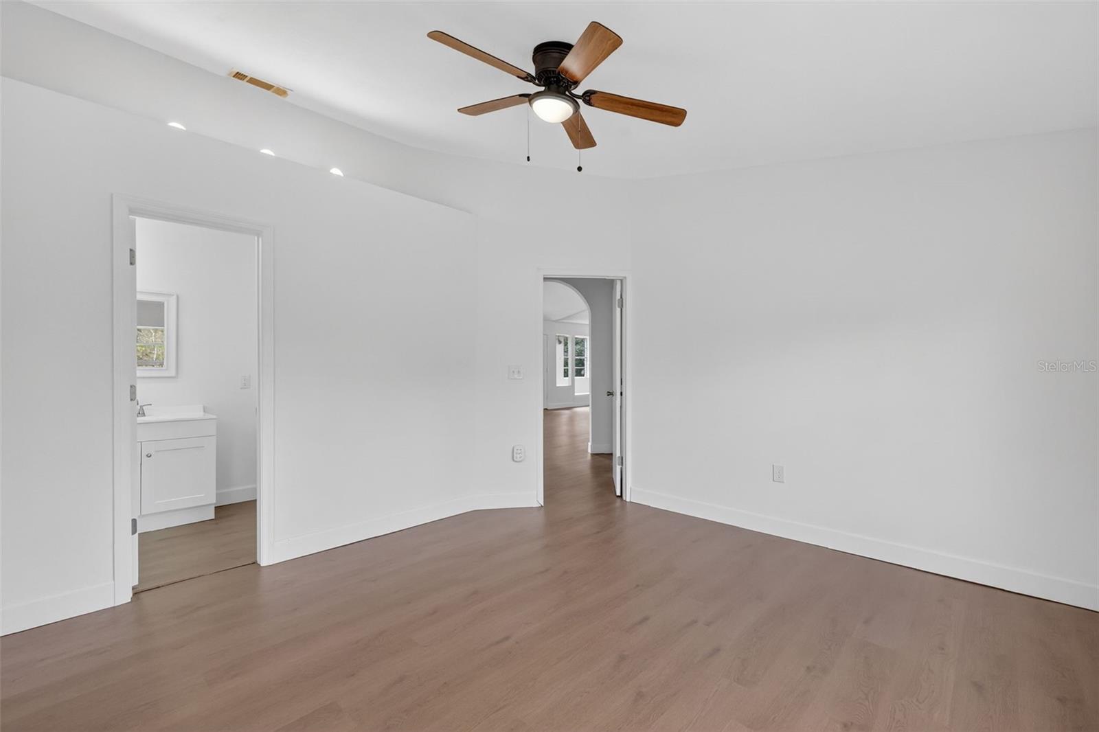 Image 23 of 40 For 2010 Triangle Drive