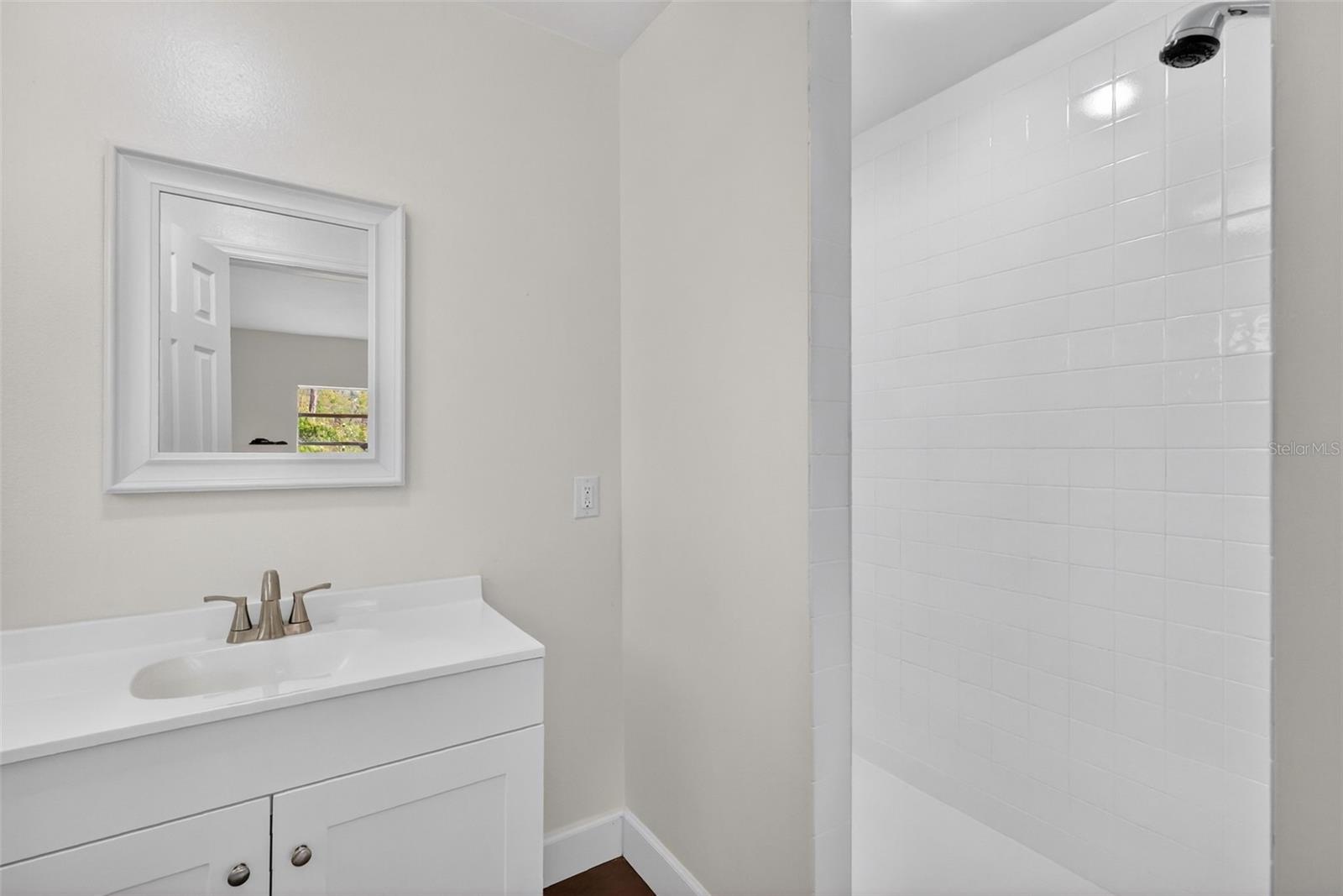 Image 28 of 40 For 2010 Triangle Drive