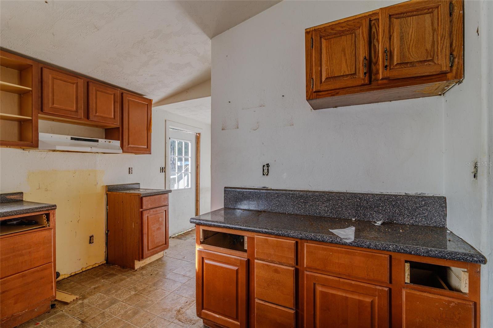 Image 33 of 51 For 13114 32nd Court