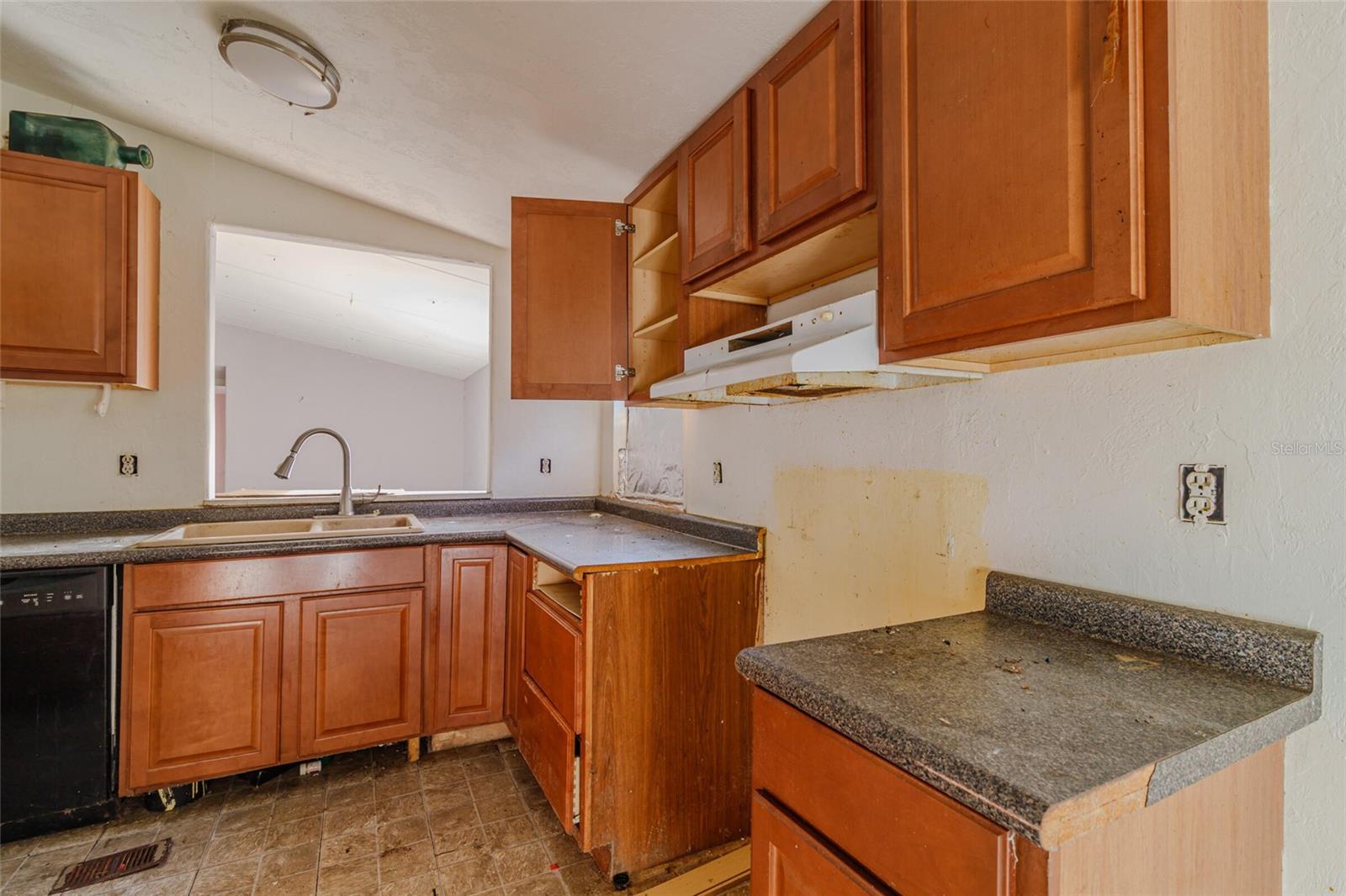 Image 34 of 51 For 13114 32nd Court