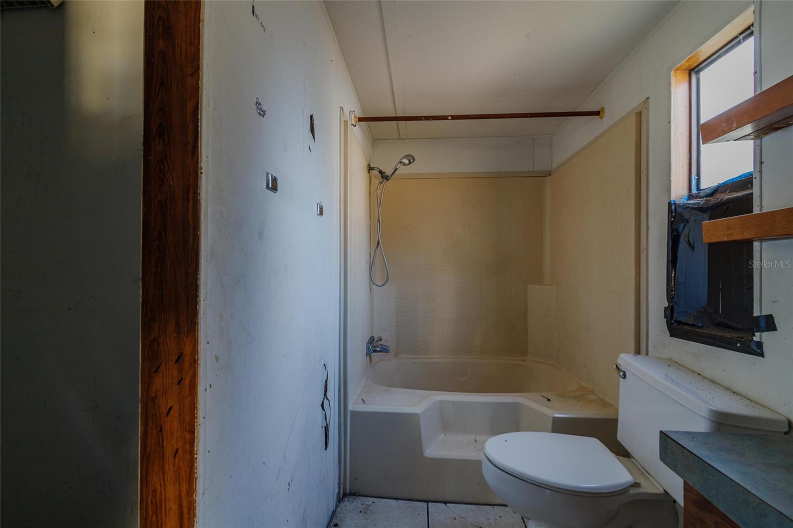 Image 37 of 51 For 13114 32nd Court