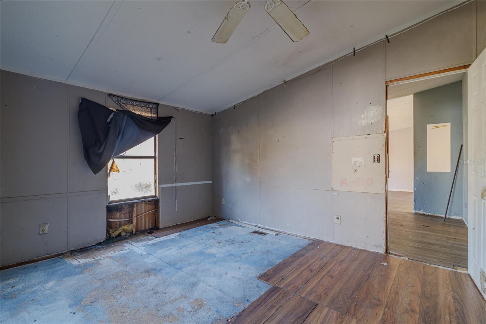 Image 39 of 51 For 13114 32nd Court