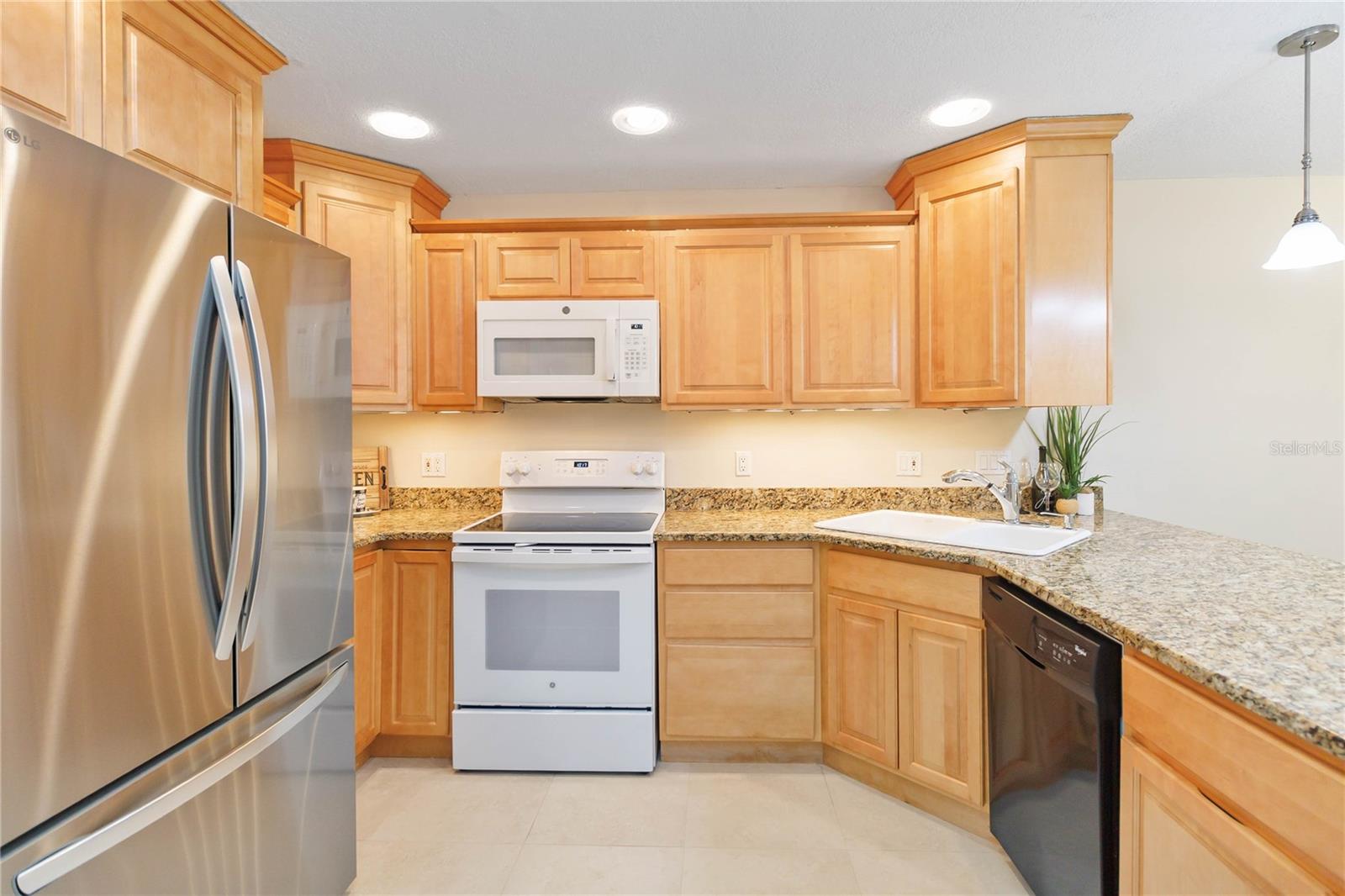 Image 10 of 40 For 613 Orange Tree Court 507