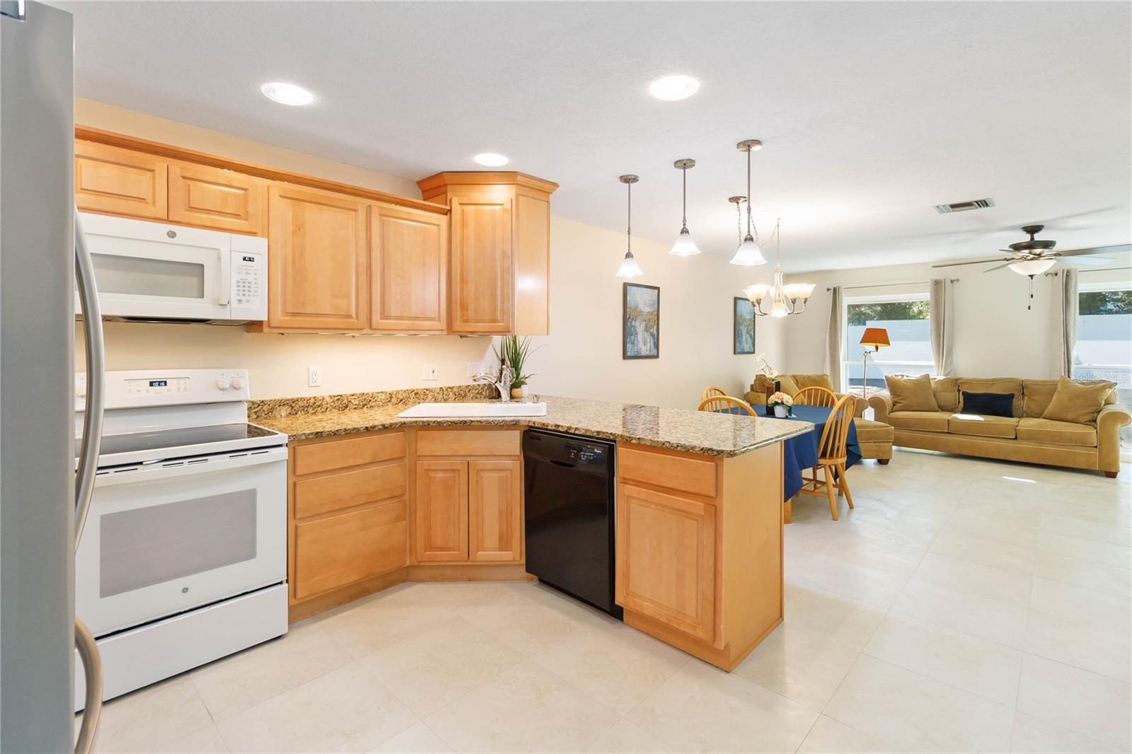 Image 14 of 40 For 613 Orange Tree Court 507