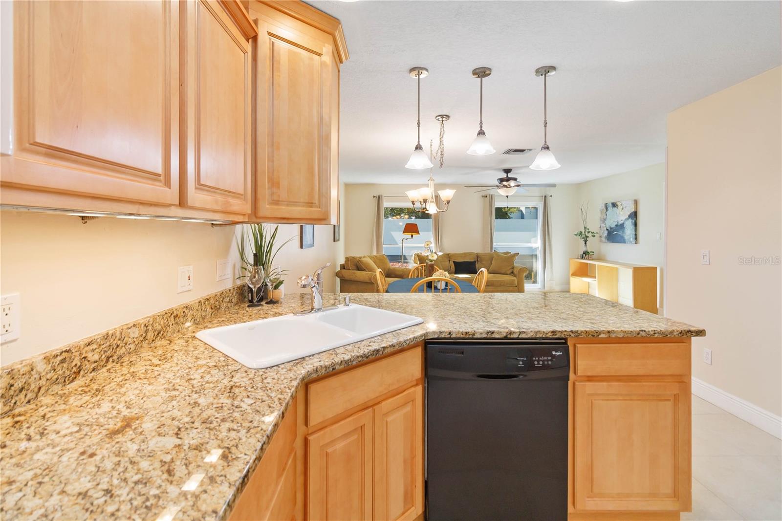 Image 15 of 40 For 613 Orange Tree Court 507