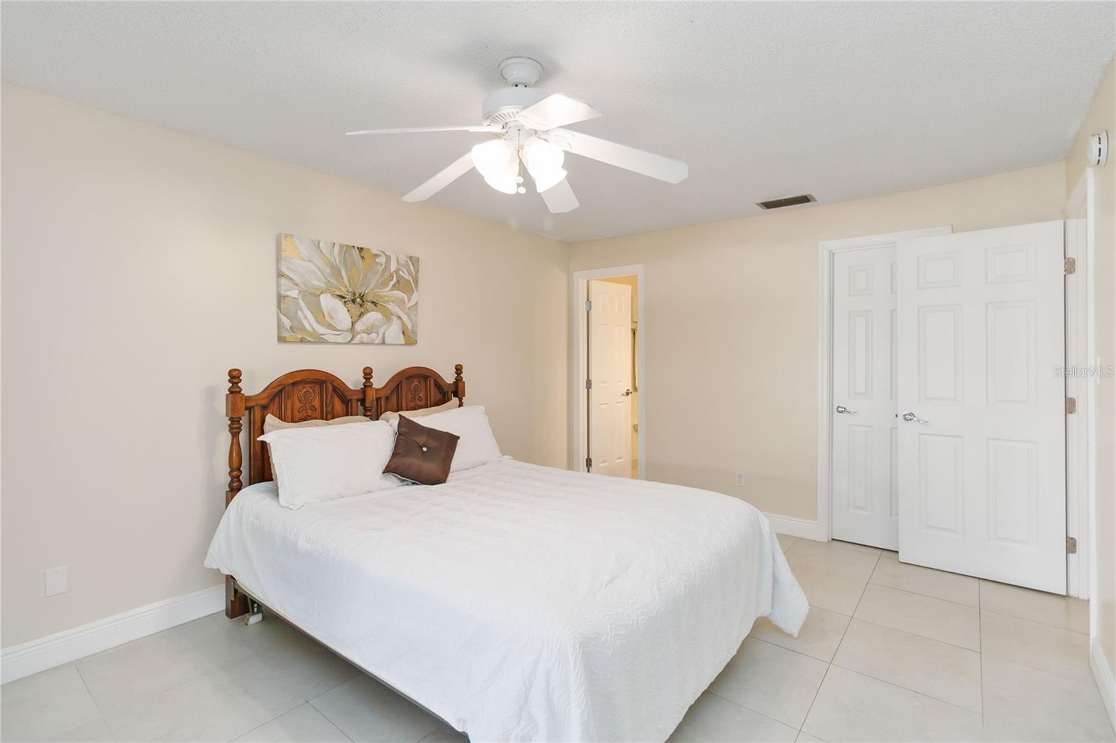 Image 17 of 40 For 613 Orange Tree Court 507