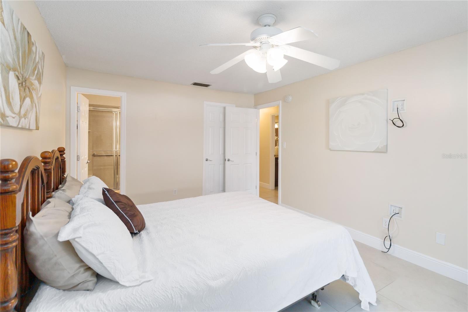 Image 18 of 40 For 613 Orange Tree Court 507