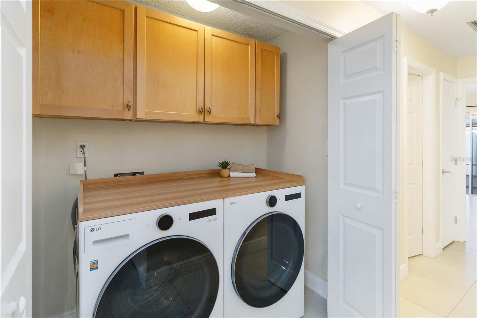 Image 24 of 40 For 613 Orange Tree Court 507