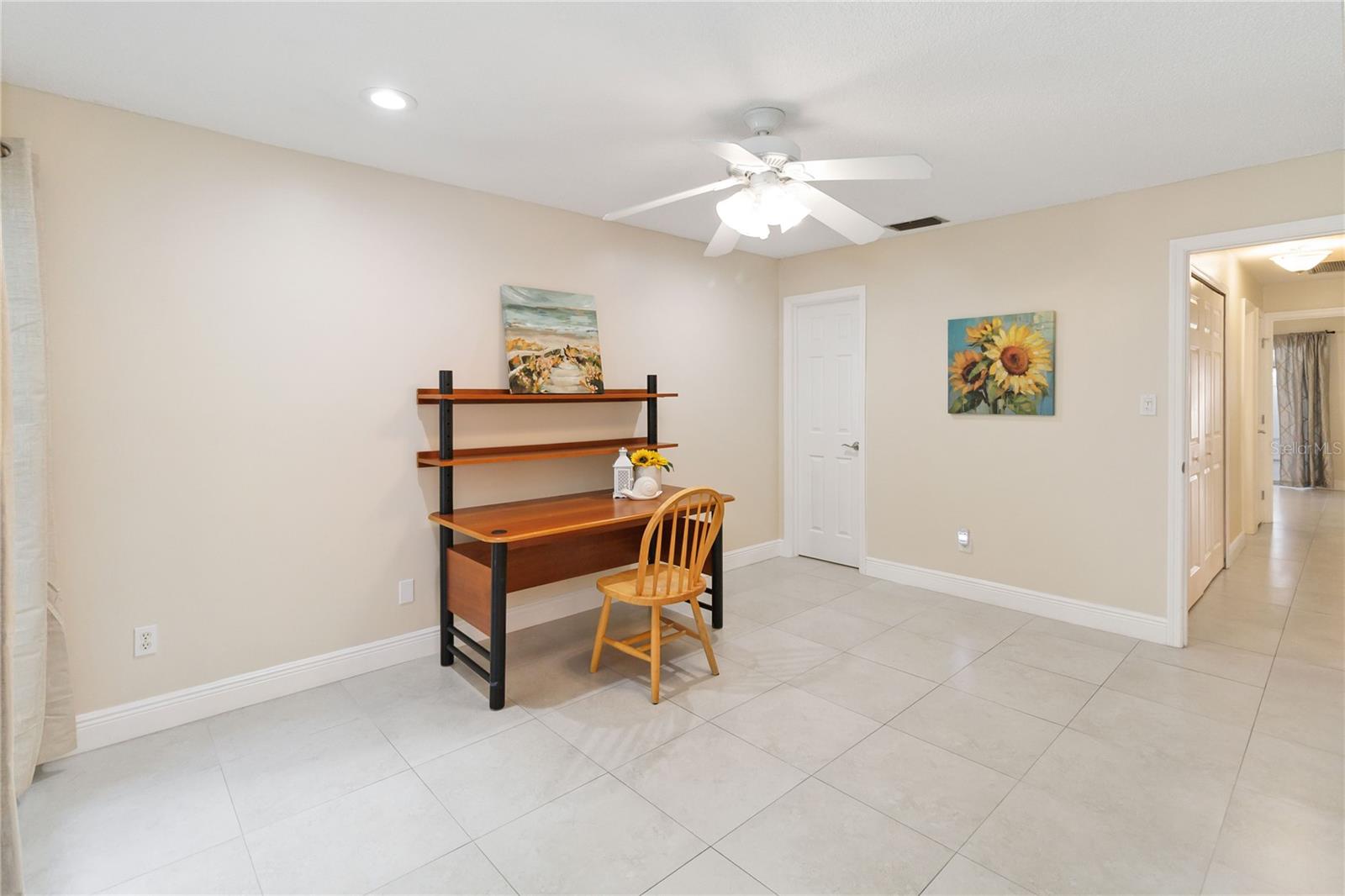 Image 25 of 40 For 613 Orange Tree Court 507