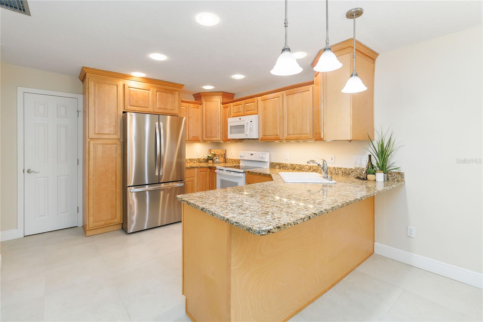 Image 4 of 40 For 613 Orange Tree Court 507